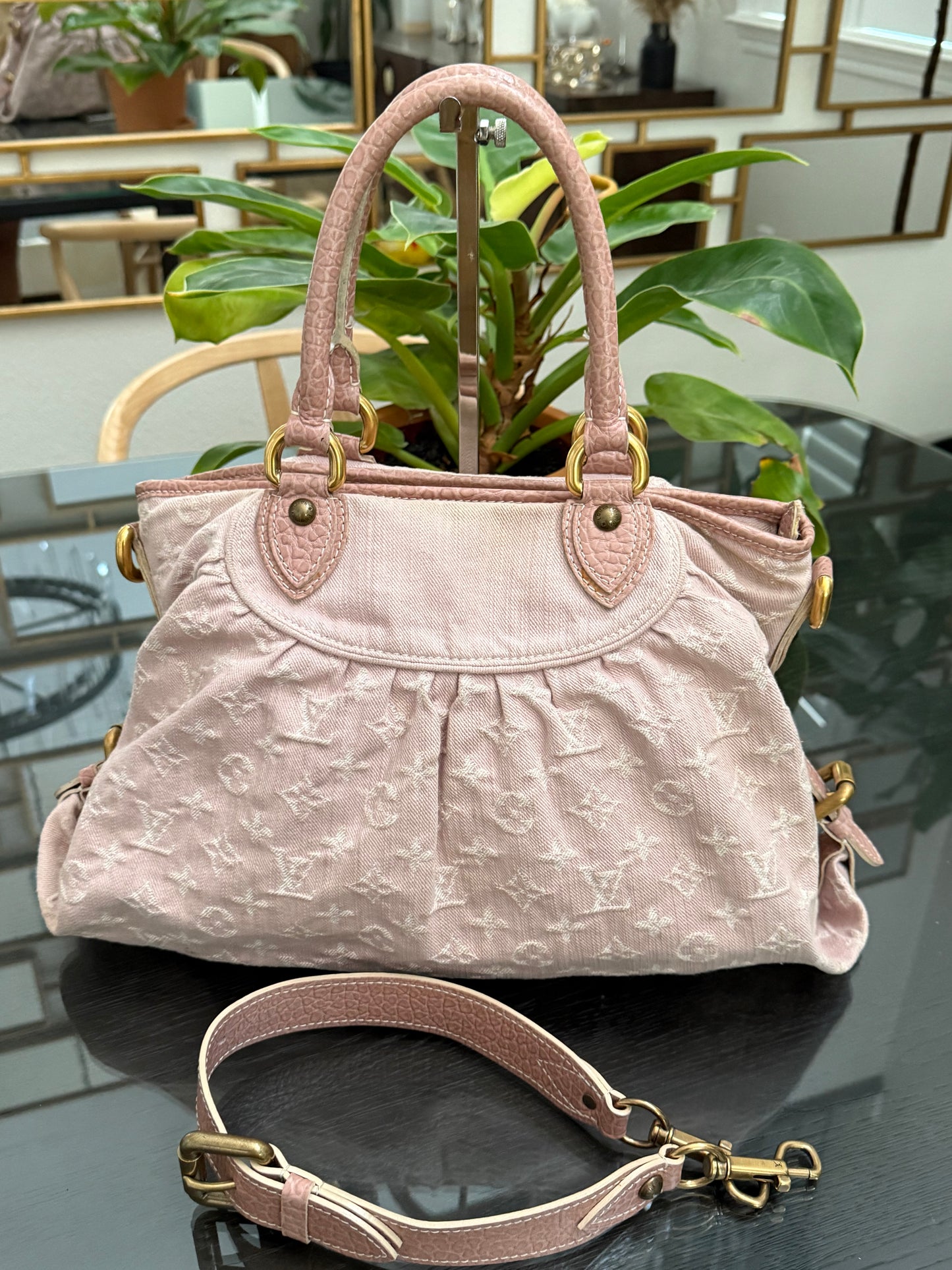 Denim Neo Cabby MM in Rose Pink 🗓️ Year: 2009