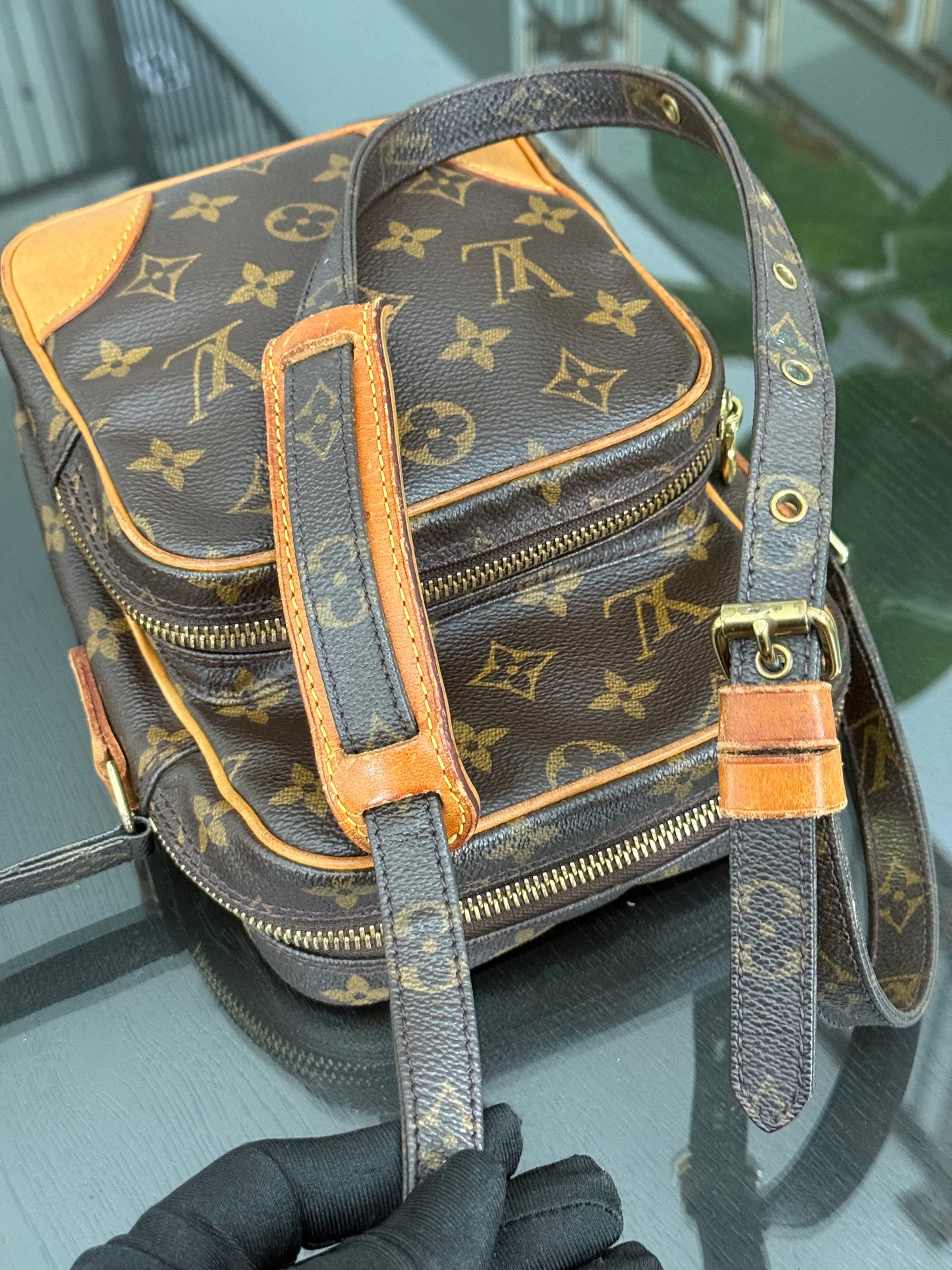 Amazon Crossbody Bag
๐๏ธ Year: 2000