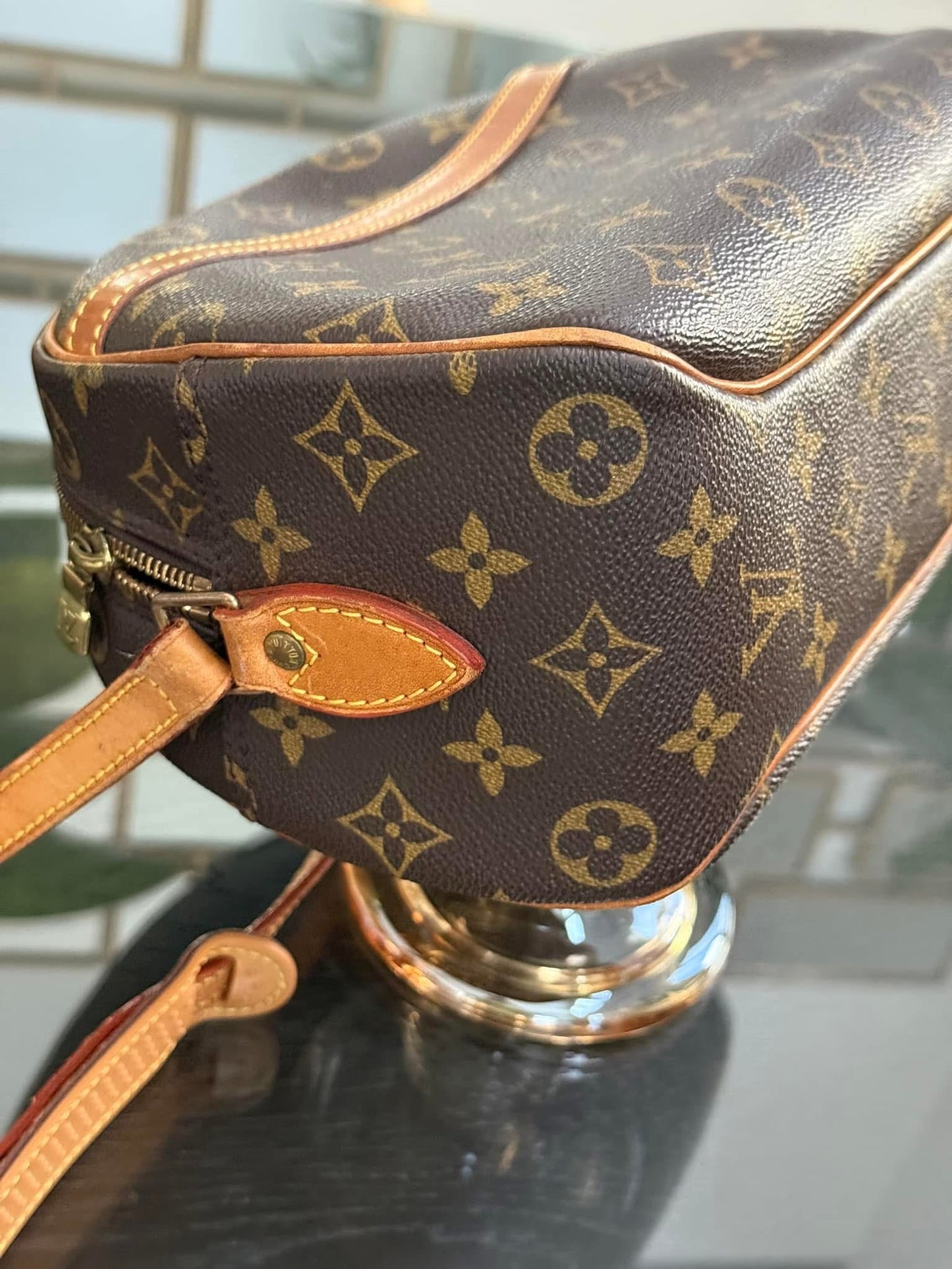 Blois Crossbody -๐๏ธ Year: 1999