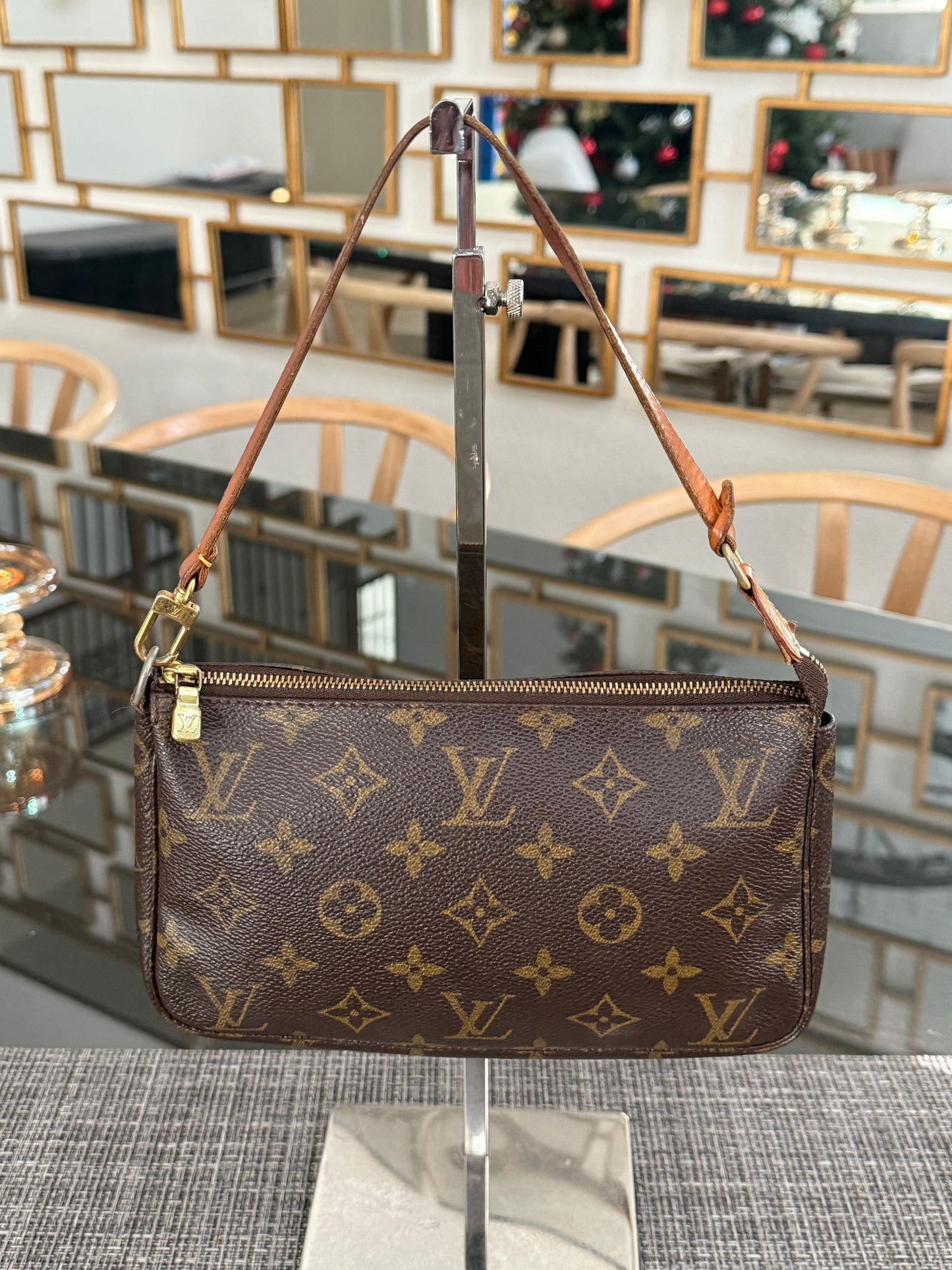 Pochette Accessories - ๐
Year: 2002