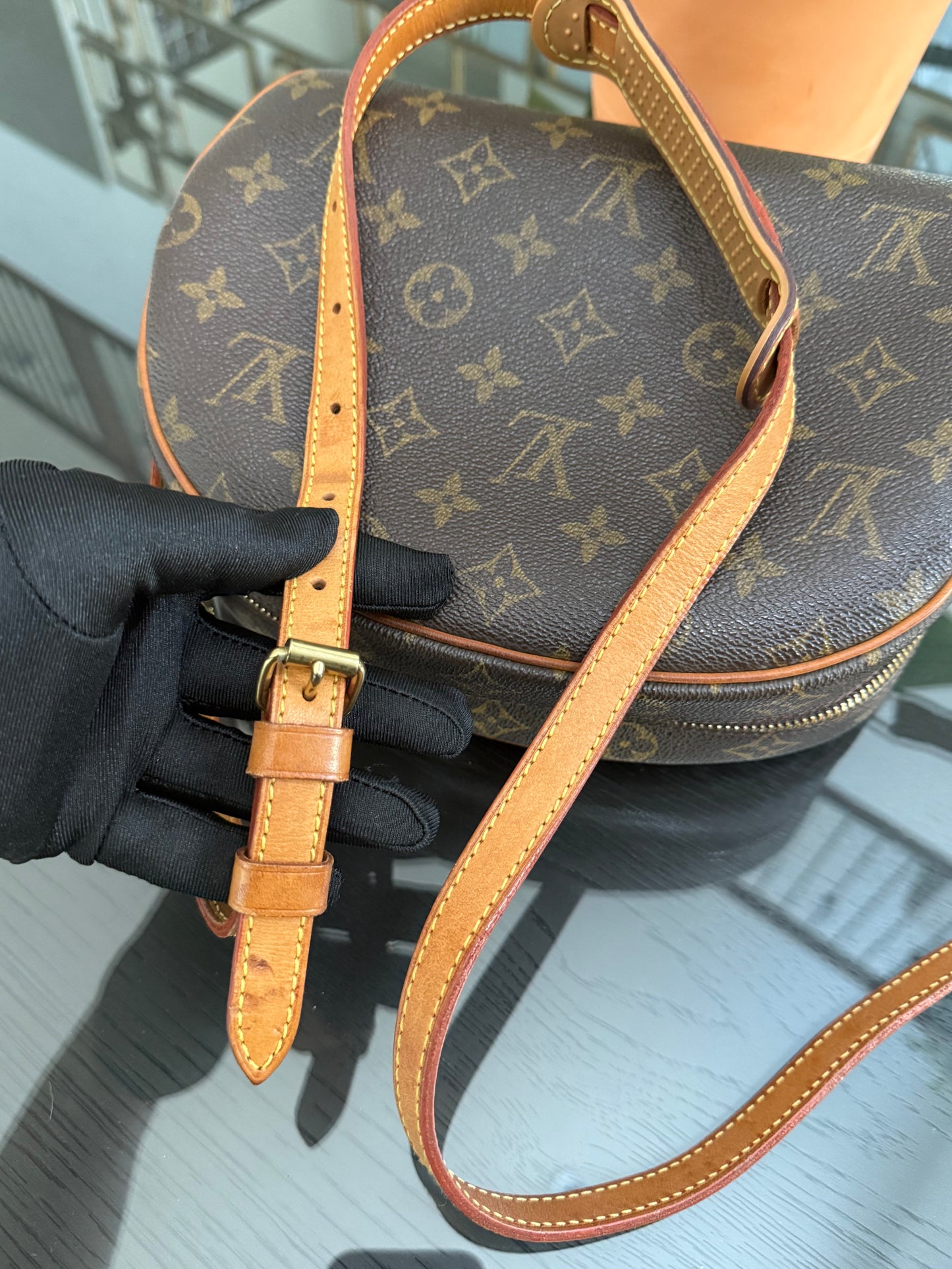 Blois Crossbody -🗓️ Year: 2002
