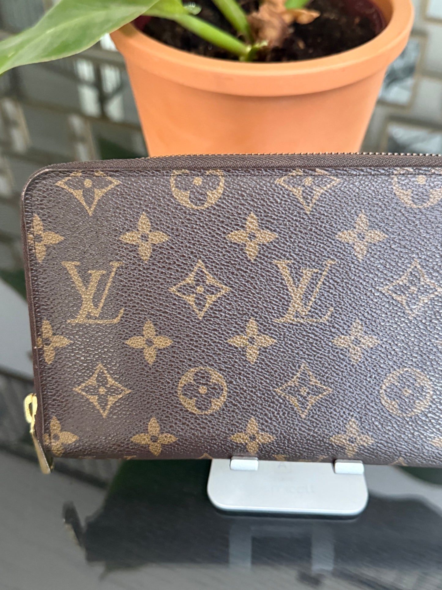 Monogram Zippy Wallet Organizer with box and Paper bag 🗓️ Year: 2017