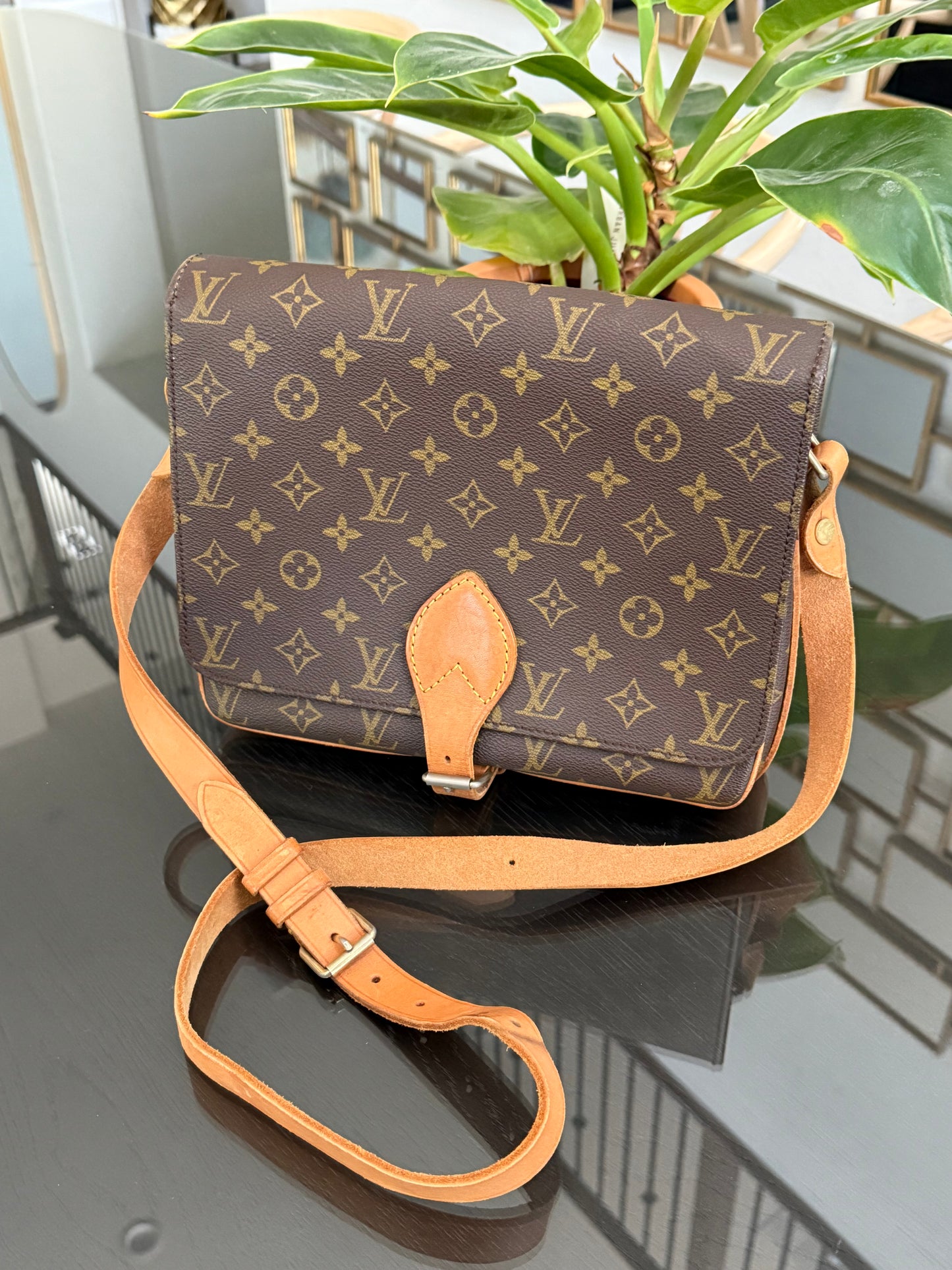Cartouchiere GM Crossbody -🗓️ Year: 1982