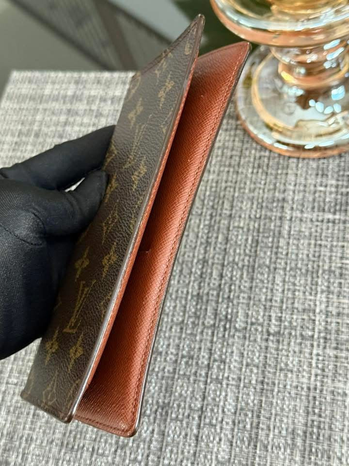 Checkbook Holder in Monogram 🗓️ Year: 2001