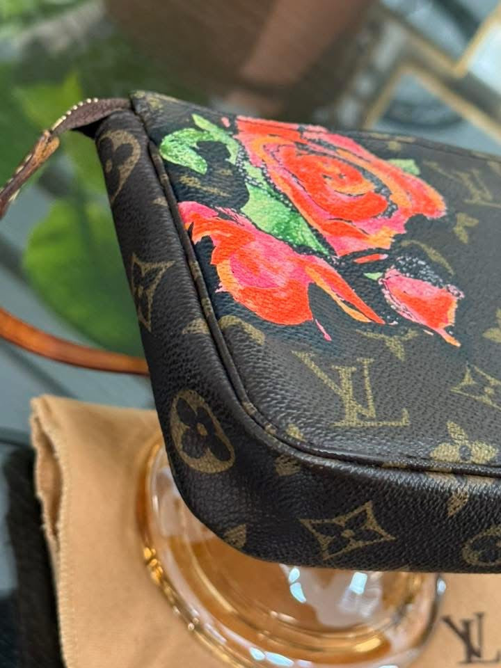 Monogram Roses Pochette Accessories with Dustbag and Paper bag ๐
Year: 2008