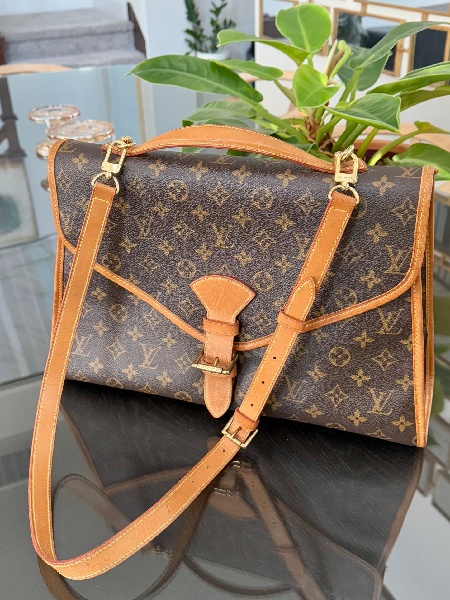 Beverly GM Satchel Crossbody - ๐
Year: 1996