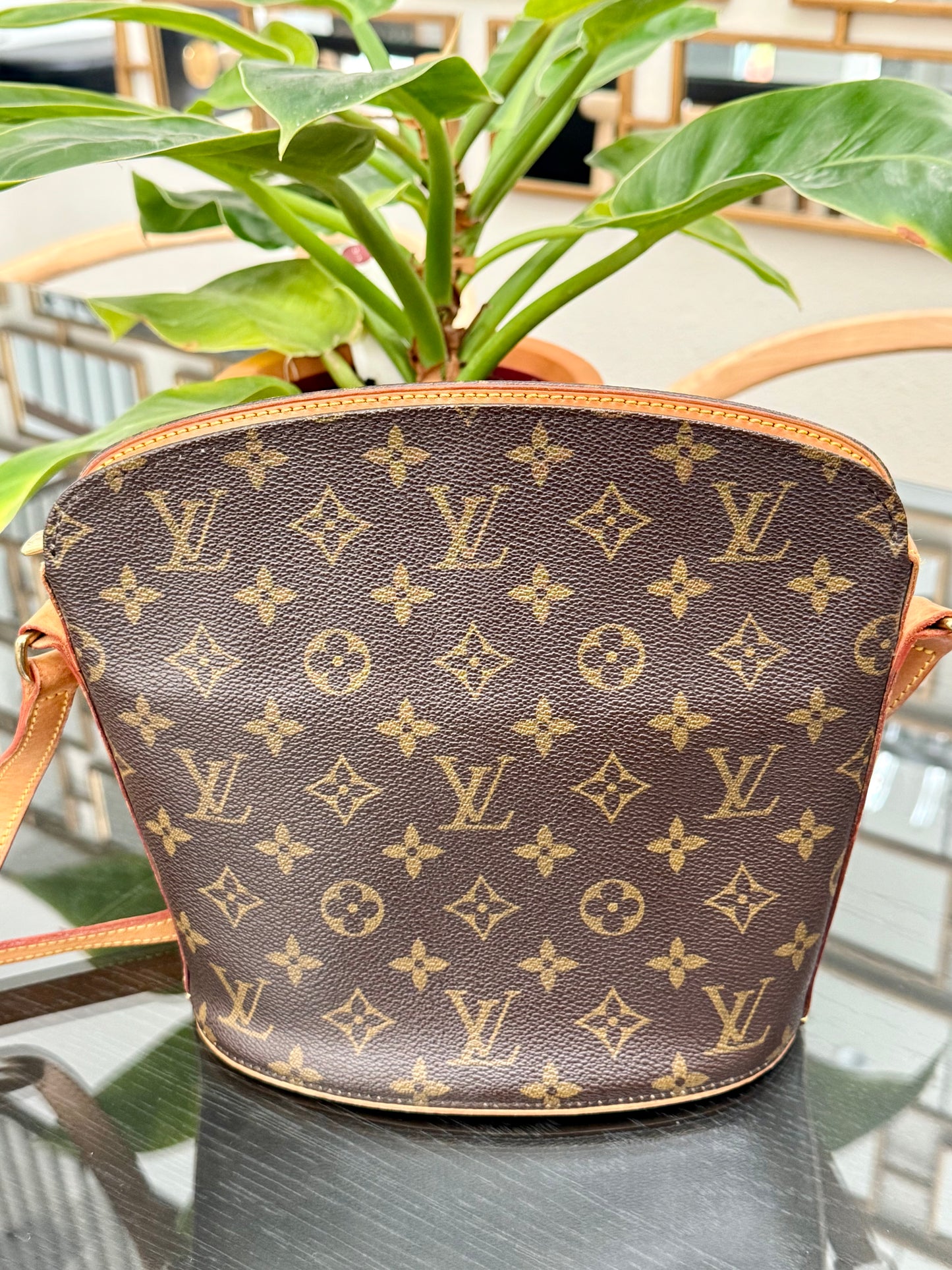 Drouot Crossbody
π
Year: 1996