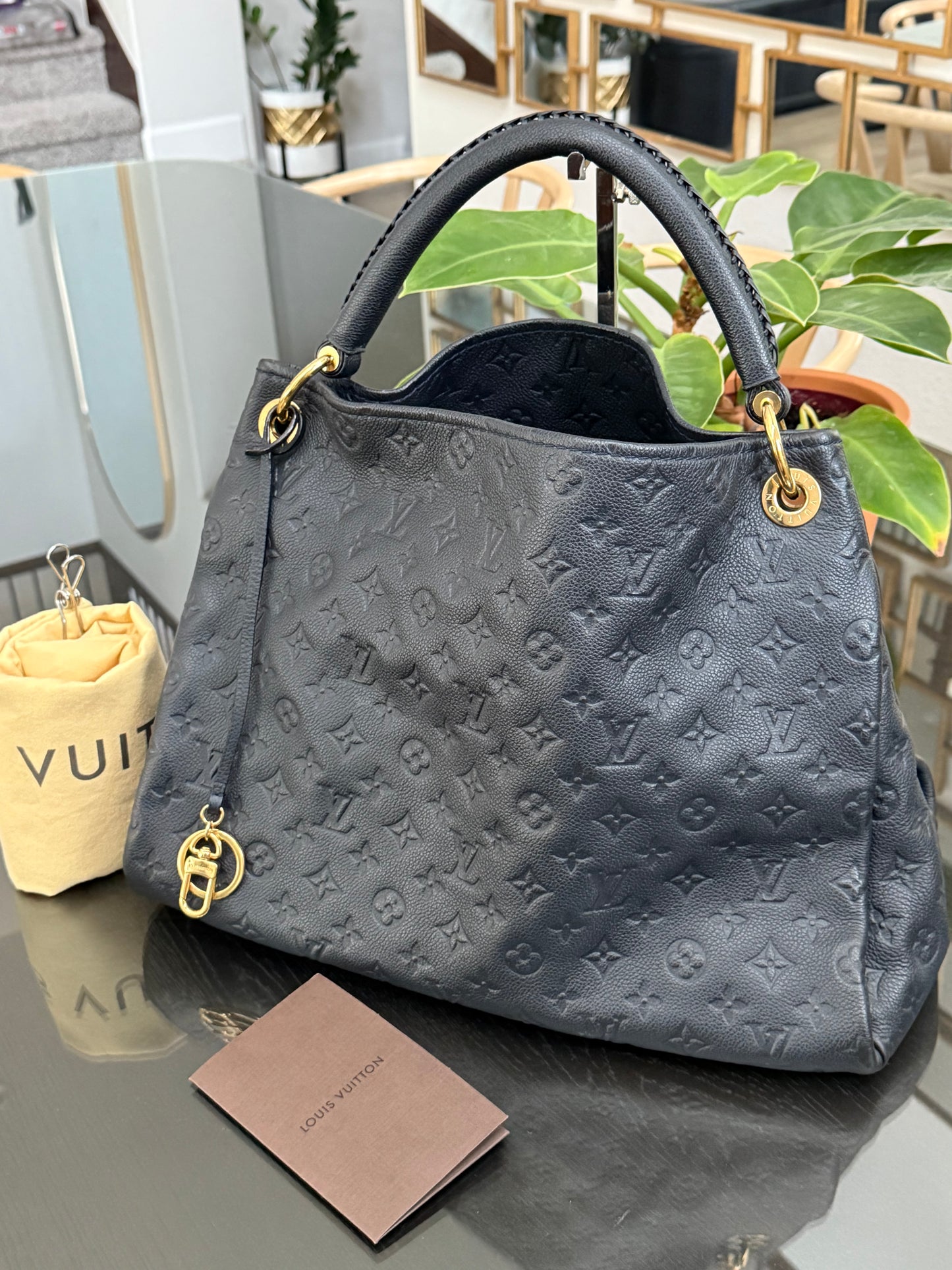 Artsy MM Empriente in Black/ Navy Blue with Dustbag, Receipt and Insert Organizer - ๐
Year: 2012