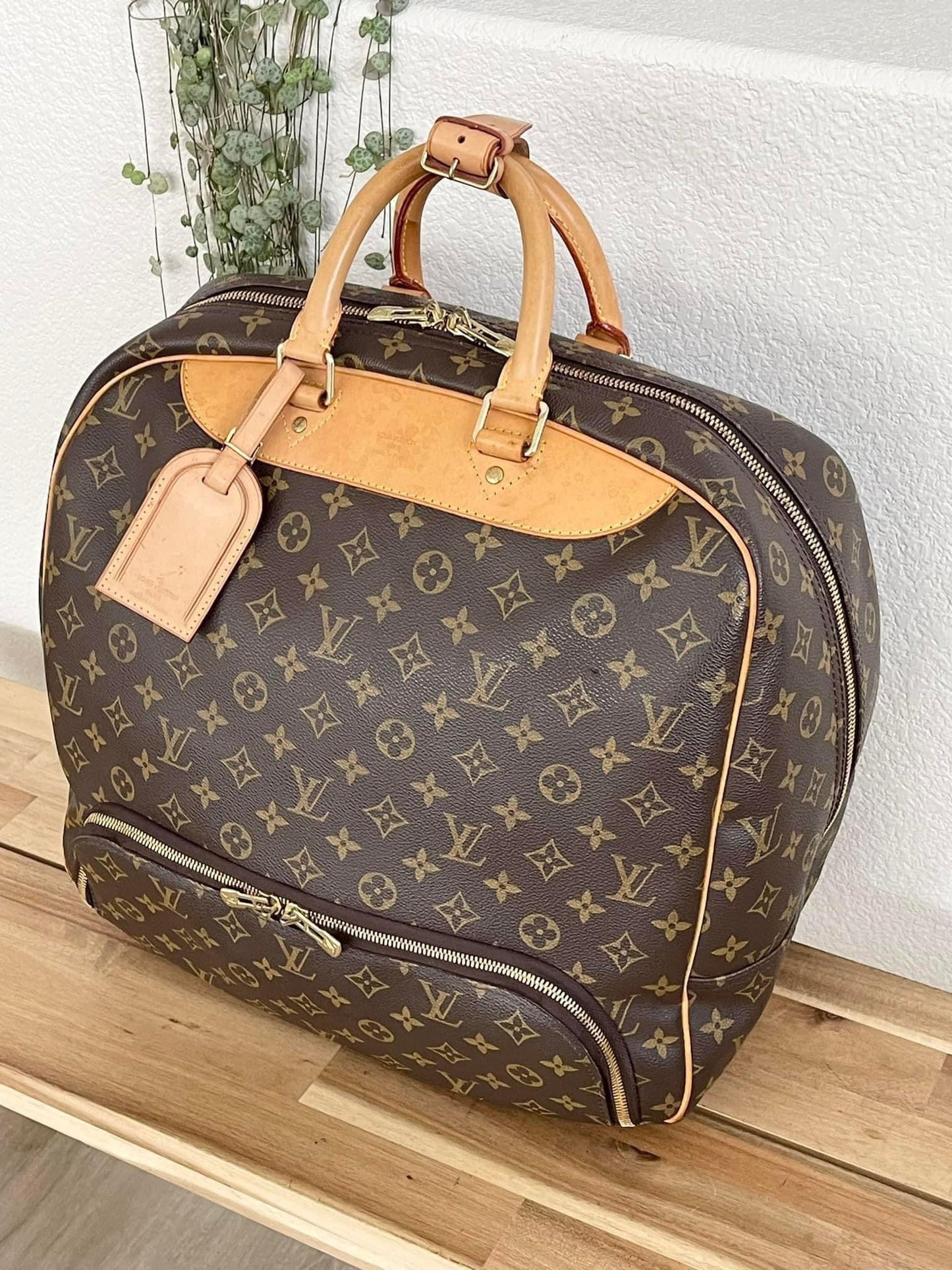 Evasion MM in Monogram - π
Year: 1999