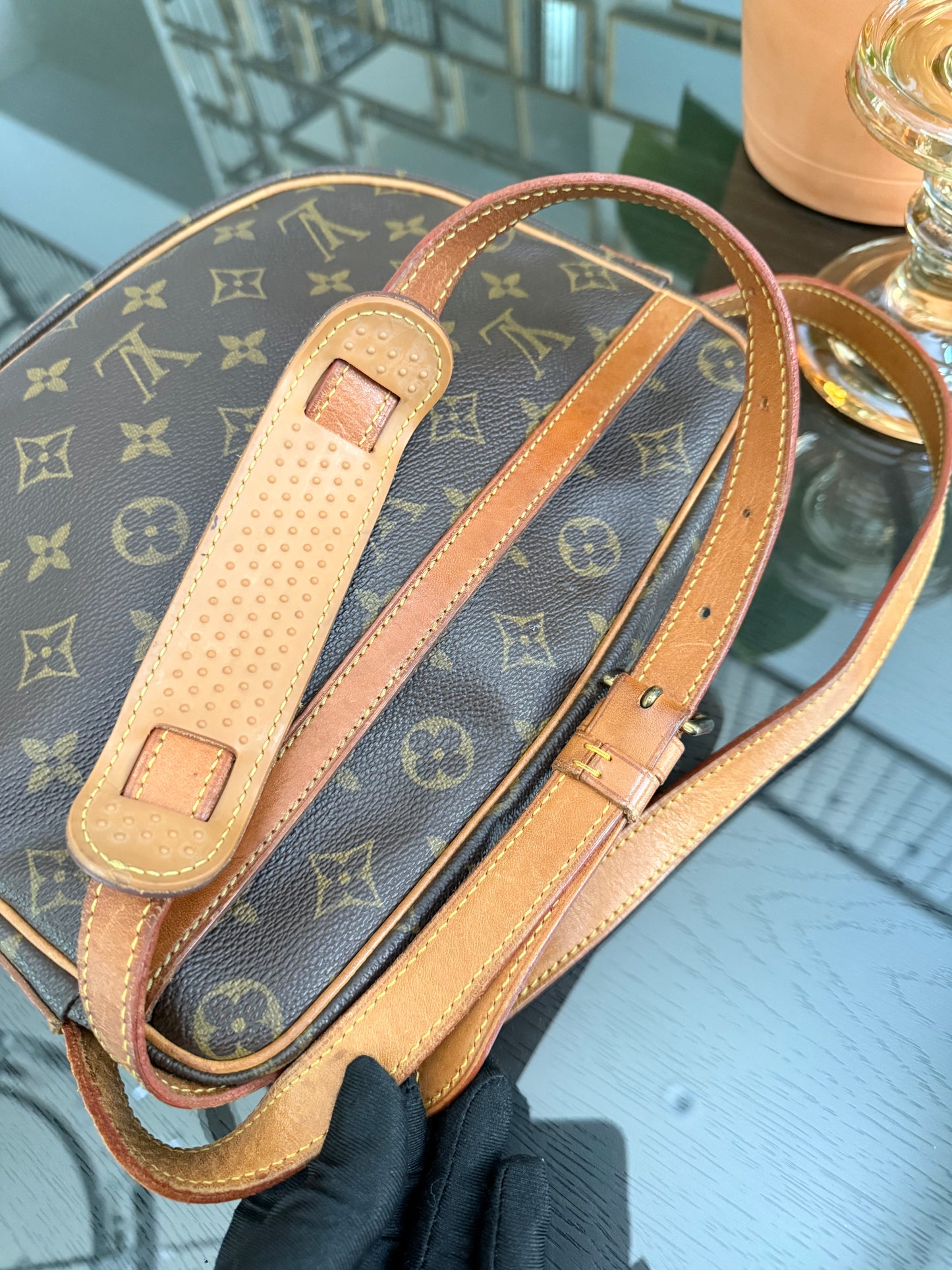 Jeaunefille GM Crossbody 🗓️ Year: 1990