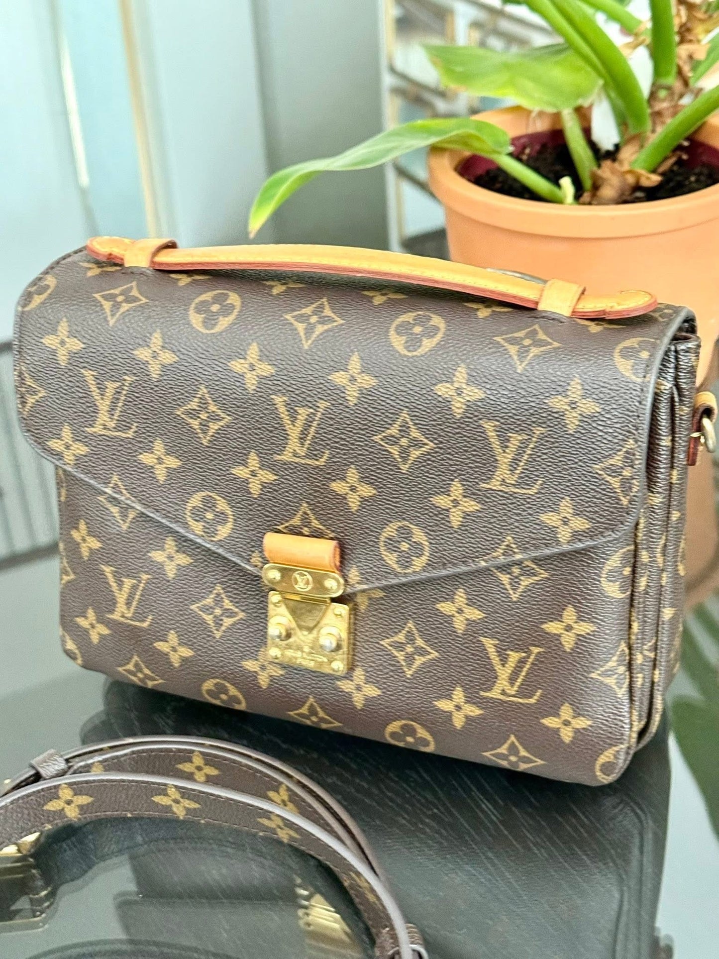 Pochette Metis in Monogram with Box, Dustbag, Insert organizer and Paper bag ๐๏ธ Year 2014