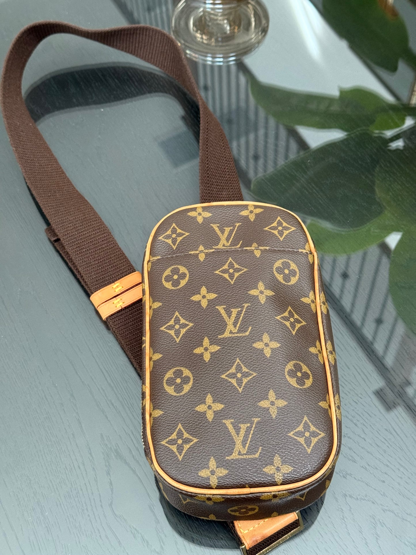 Pochette Gange -Year: 2004