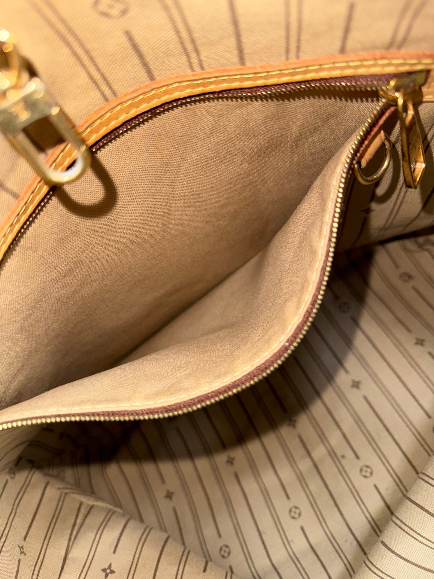 Delightful MM with Dustbag and Insert organizer π
Year: 2011