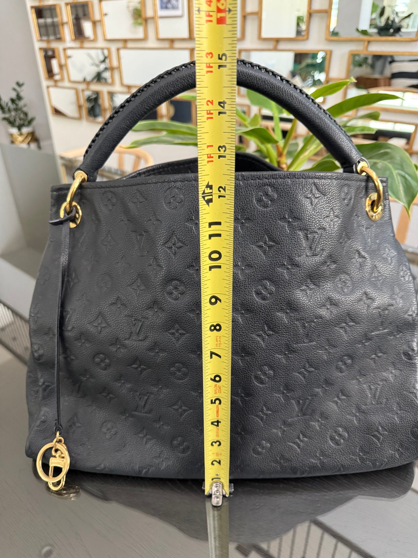 Artsy MM Empriente in Black with Dustbag and Insert Organizer - ๐
Year: 2015