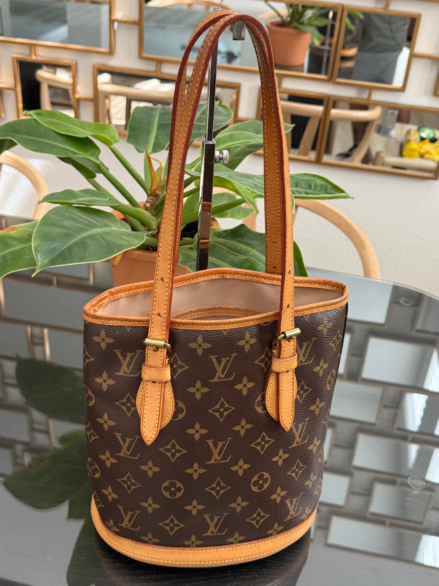 Petite Bucket in Monogram 🗓️ Year: 2003