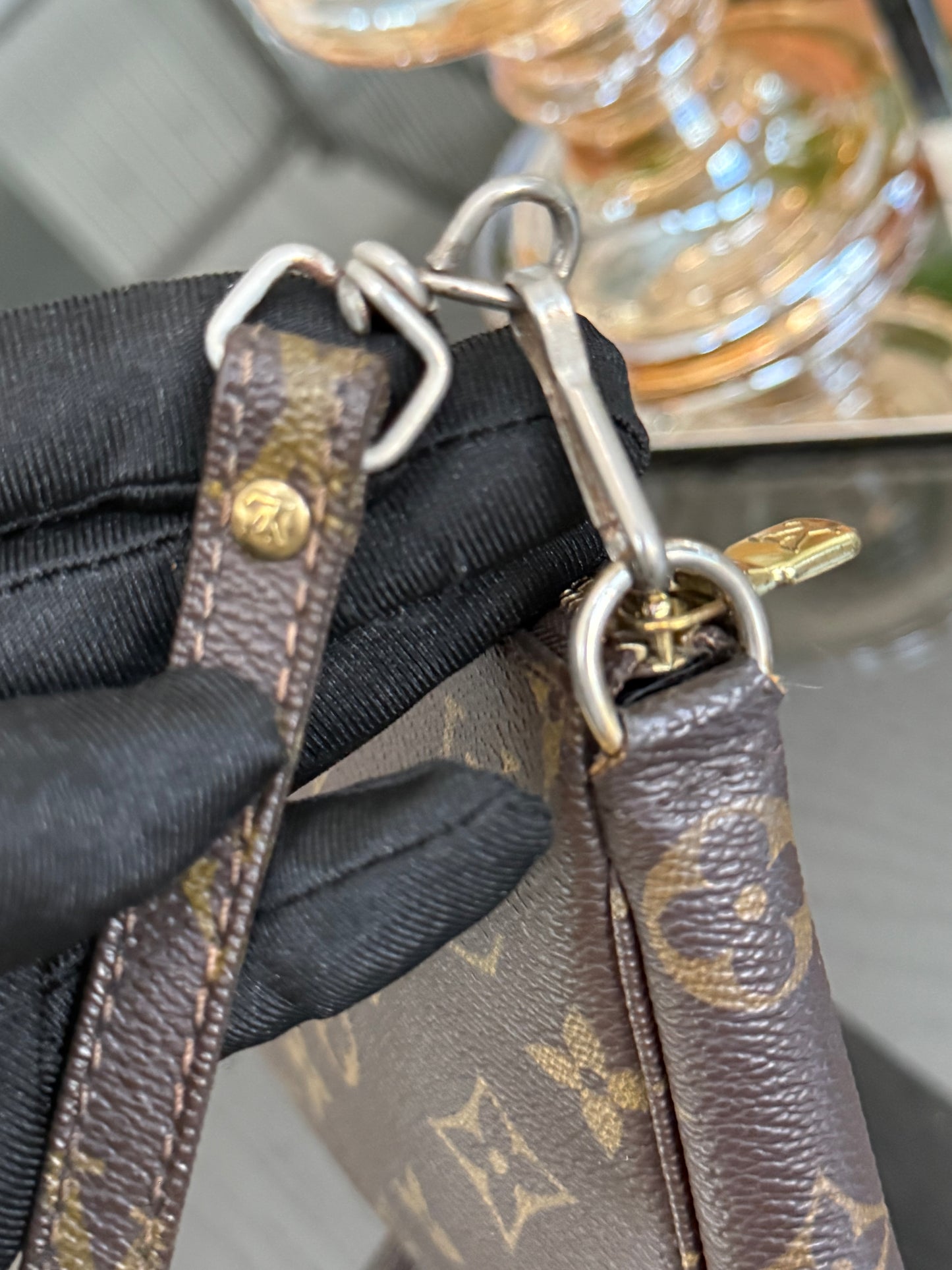 Pochette Accessories with Vintage Crossbody Strap - ๐
Year: 1999