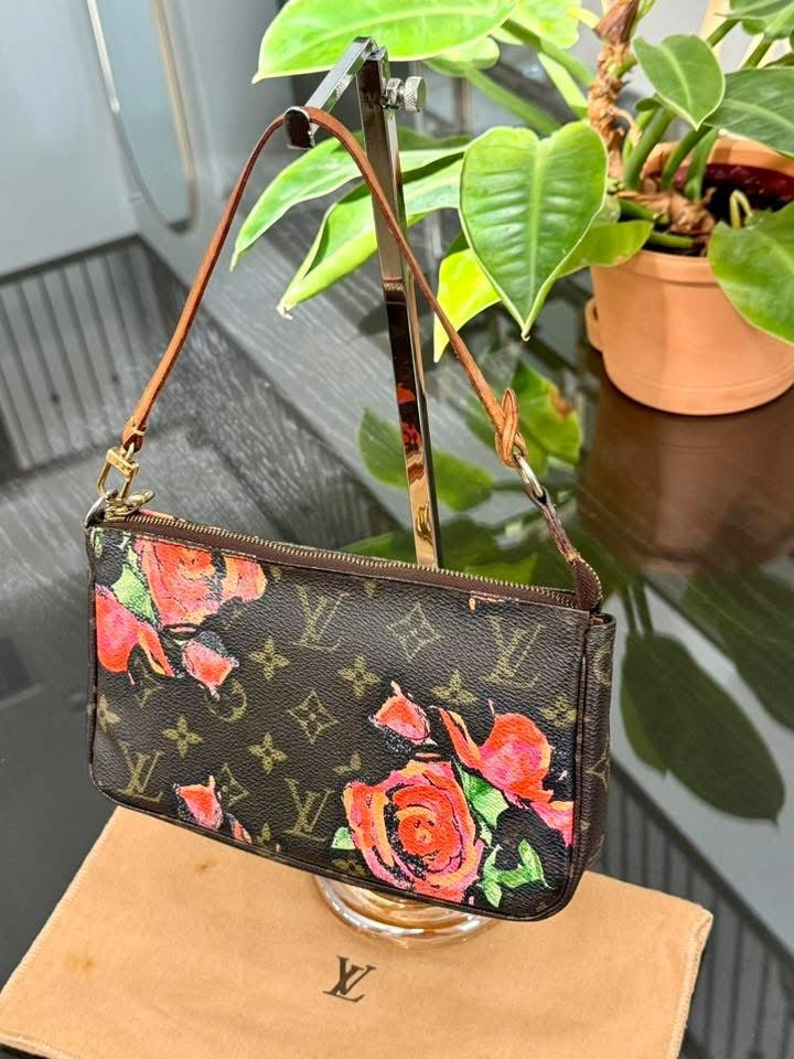 Monogram Roses Pochette Accessories with Dustbag and Paper bag ๐
Year: 2008