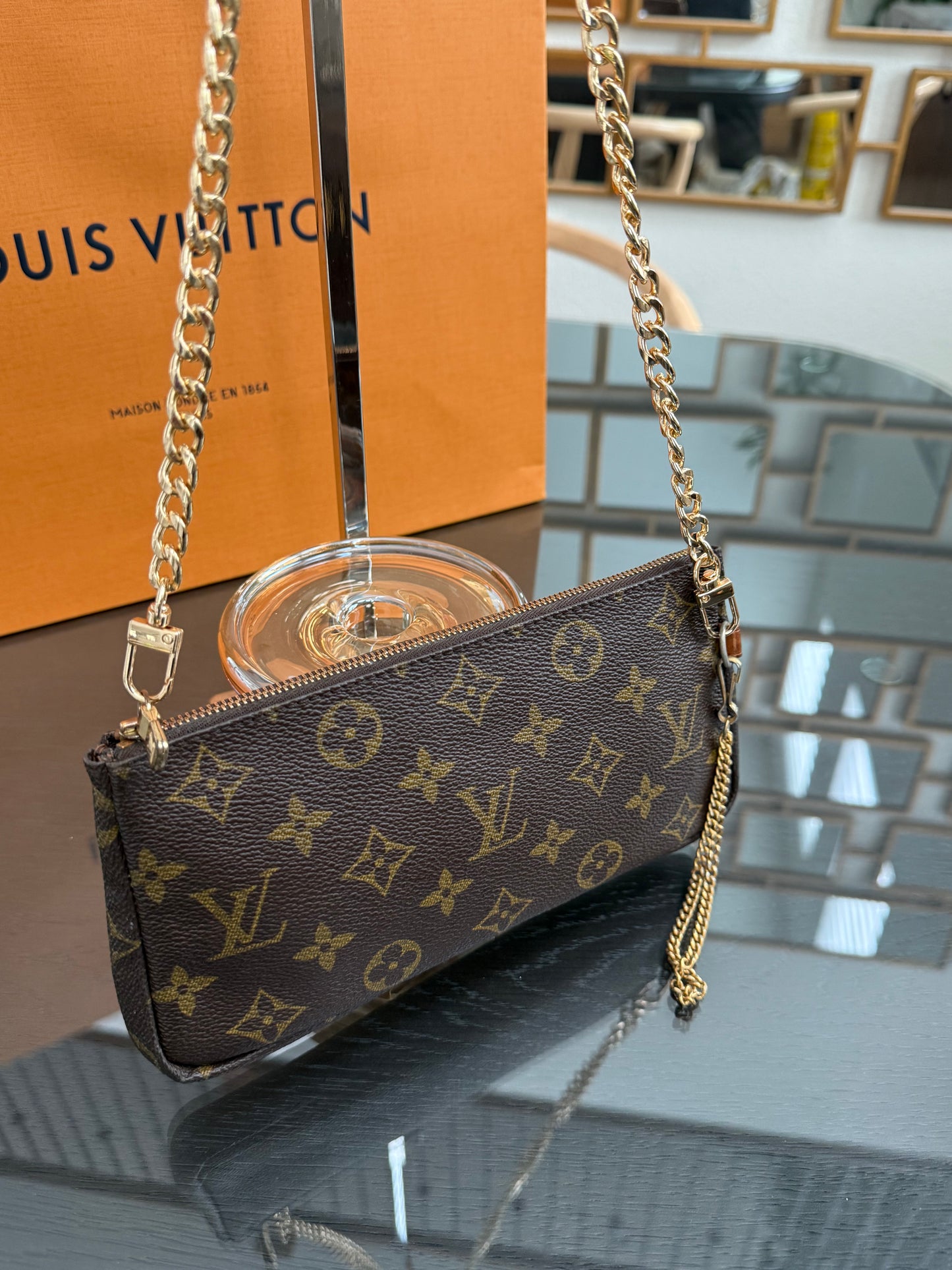 Sac Shopping Pouch with Generic Gold Strap