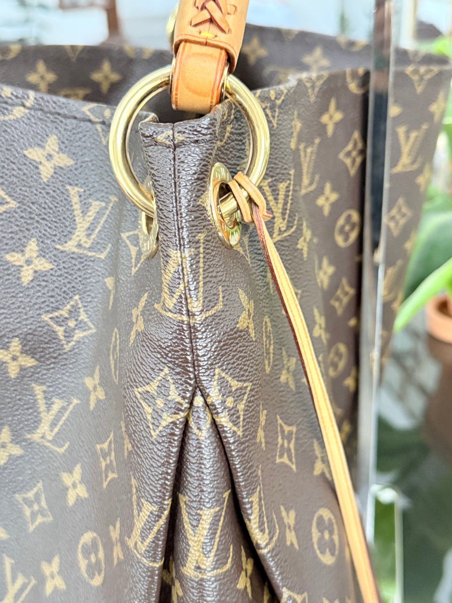 Artsy GM with Dustbag and Insert Organizer - 📅 Year: 2010