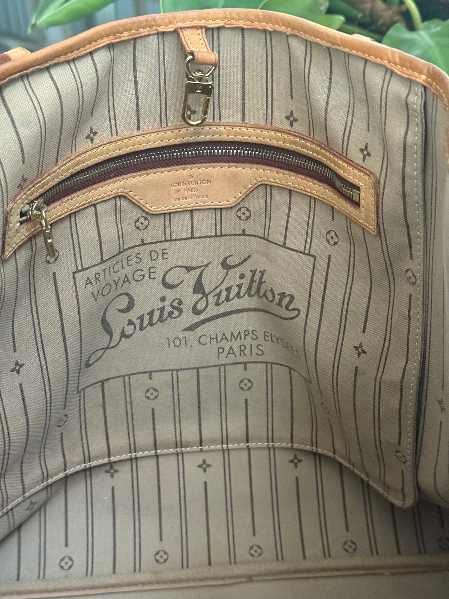 Neverfull GM in Monogram with Insert Organizer 🗓️ Year: 2007