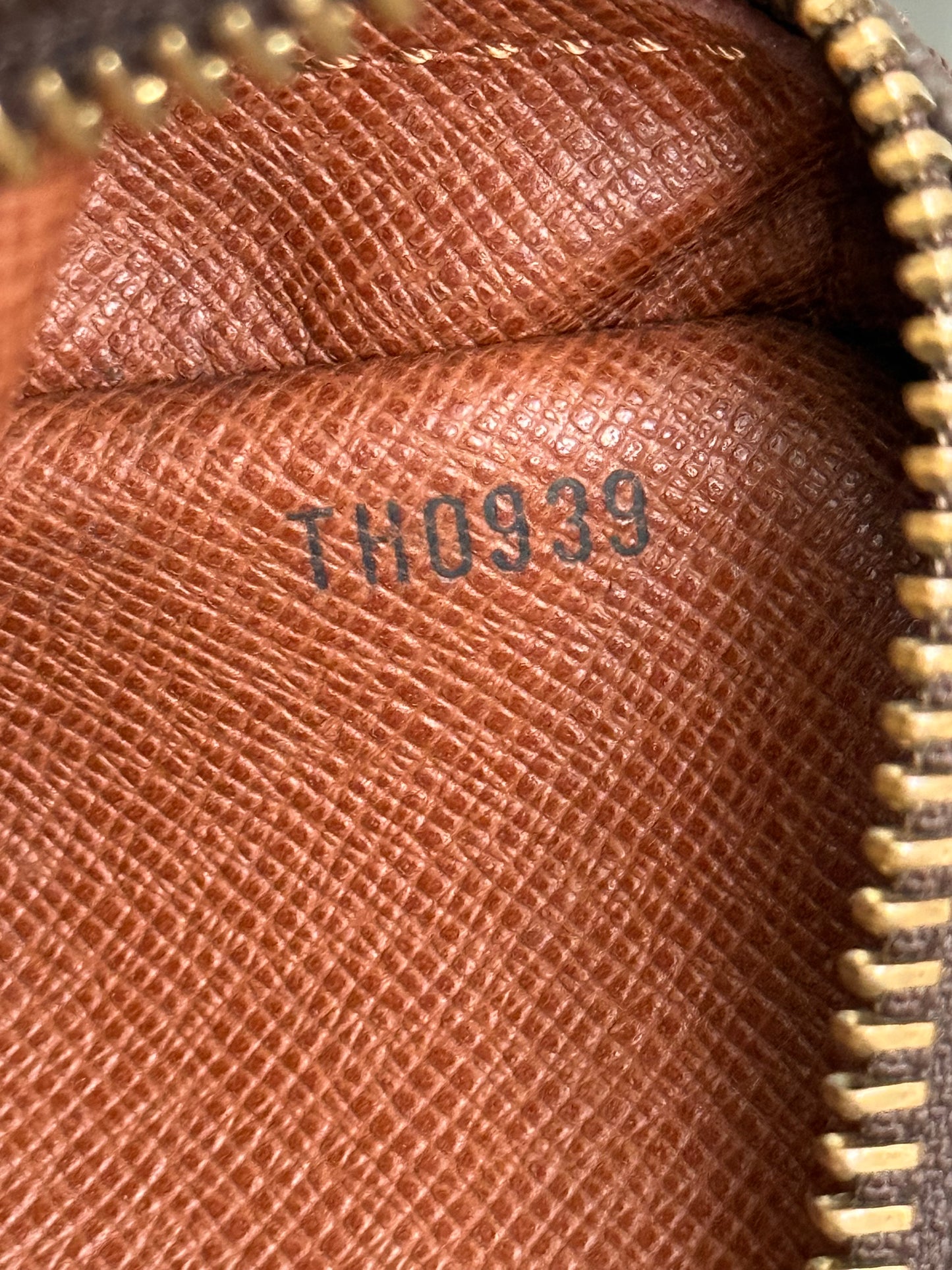 Amazon Crossbody Bag -Year: 1999