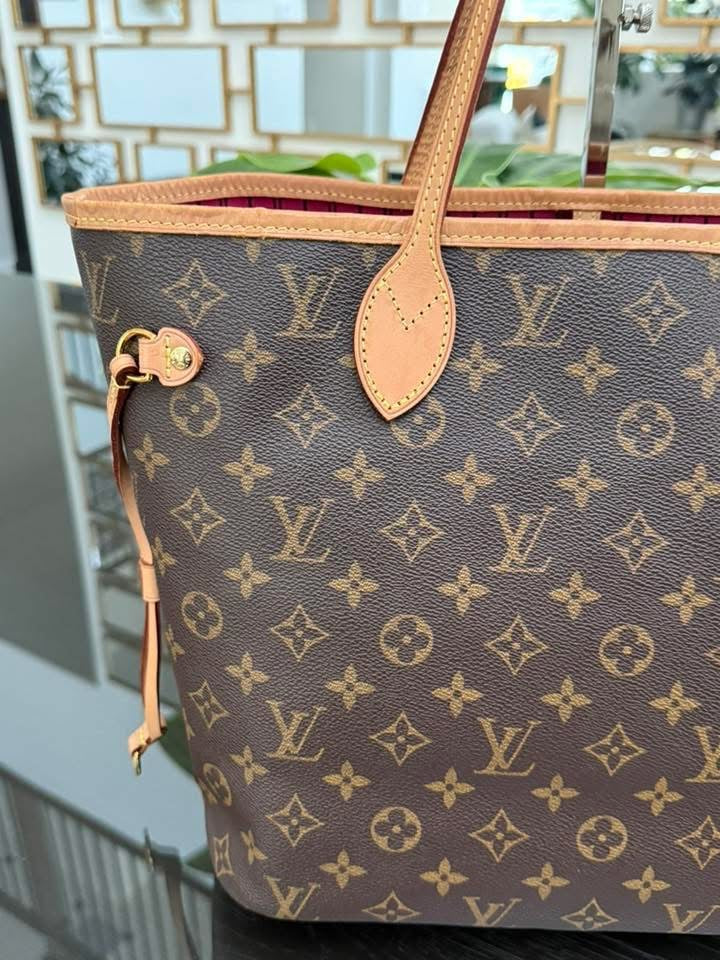 Neverfull MM Monogram in Peony with Dustbag and Insert organizer π
Year: 2020