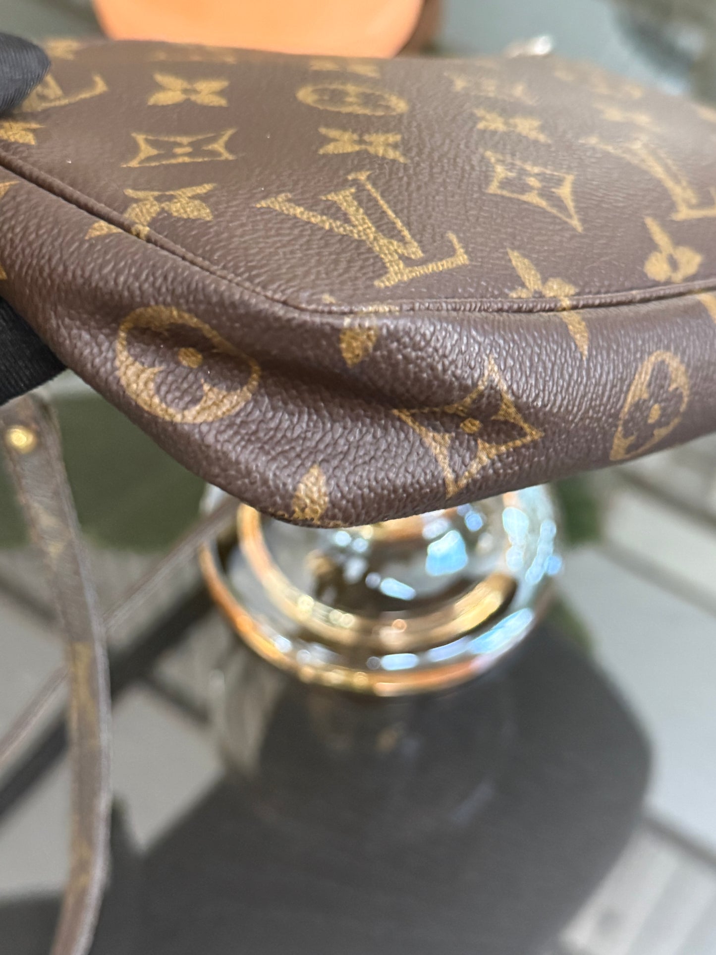 Pochette Accessories with Vintage Crossbody Strap - ๐
Year: 1999