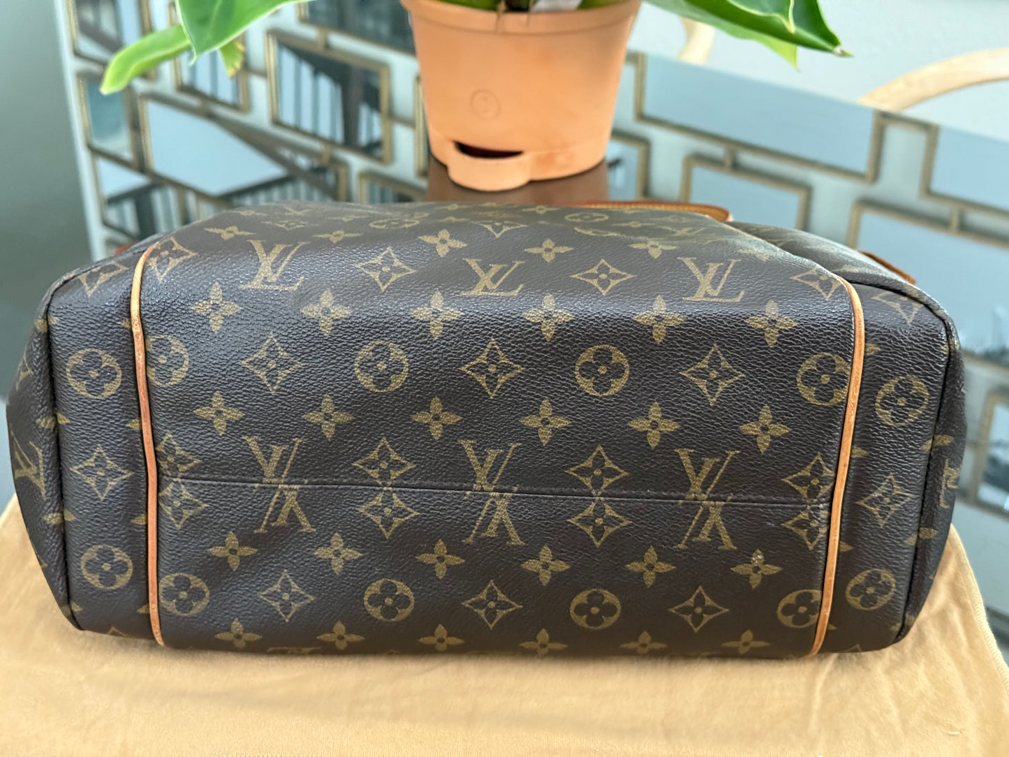 Totally MM with Dustbag and Insert Organizer -Year: 2012