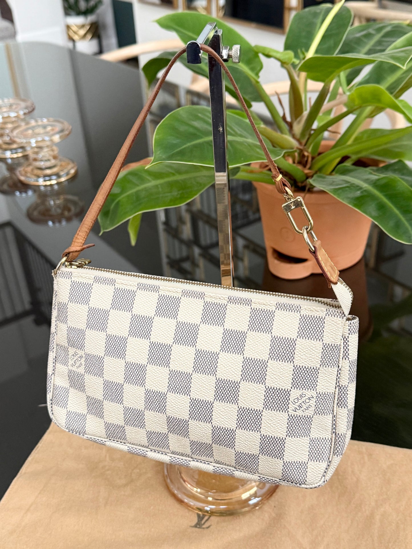Pochette Accessories in Azur - π
Year: 2007