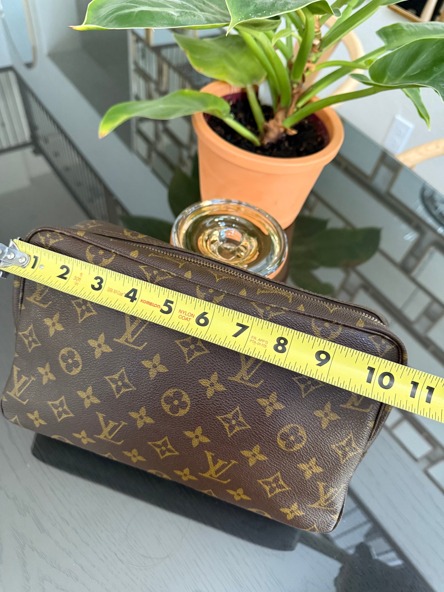 Trousse 28 π
Year: 1983