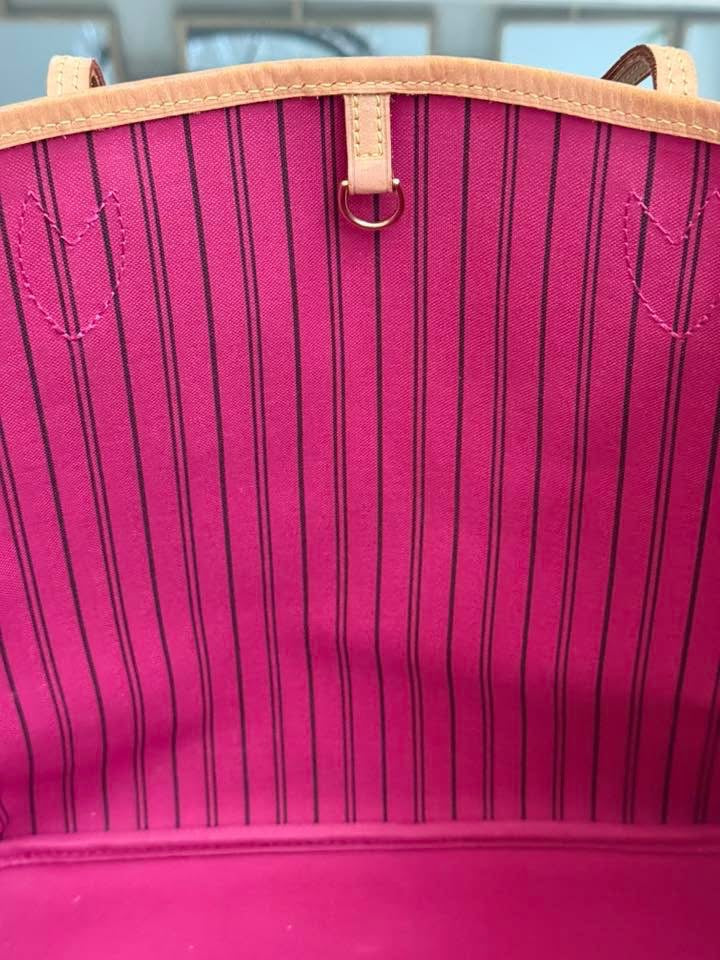 Neverfull MM Monogram in Peony with Dustbag and Insert organizer π
Year: 2020
