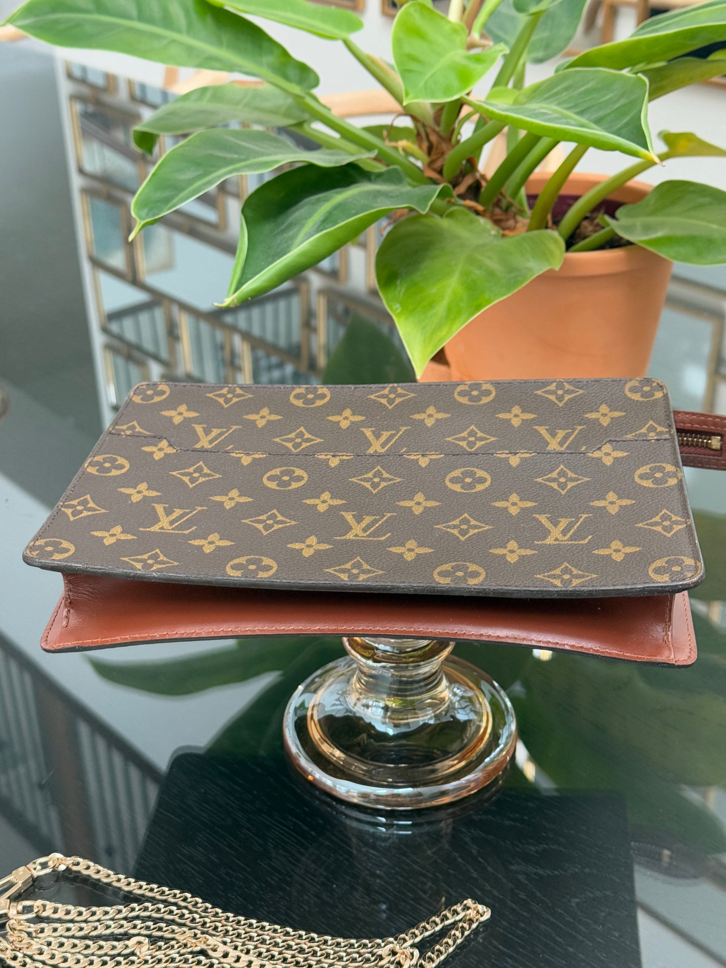 Pochette Homme with Generic Crossbody -🗓️ Year: 1995