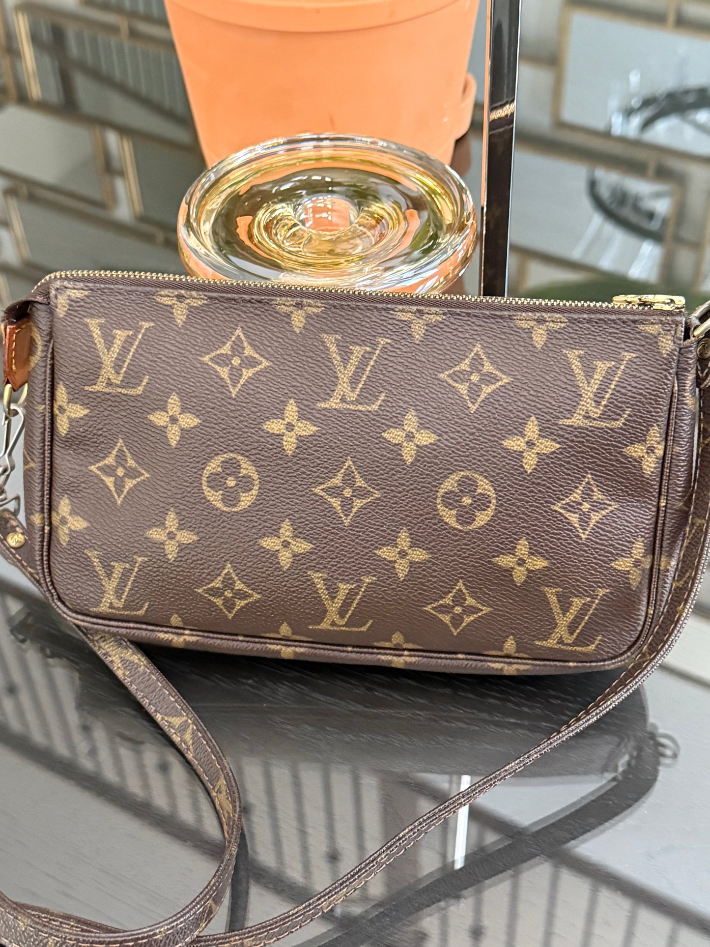 Pochette Accessories with Vintage Crossbody Strap - ๐
Year: 1999