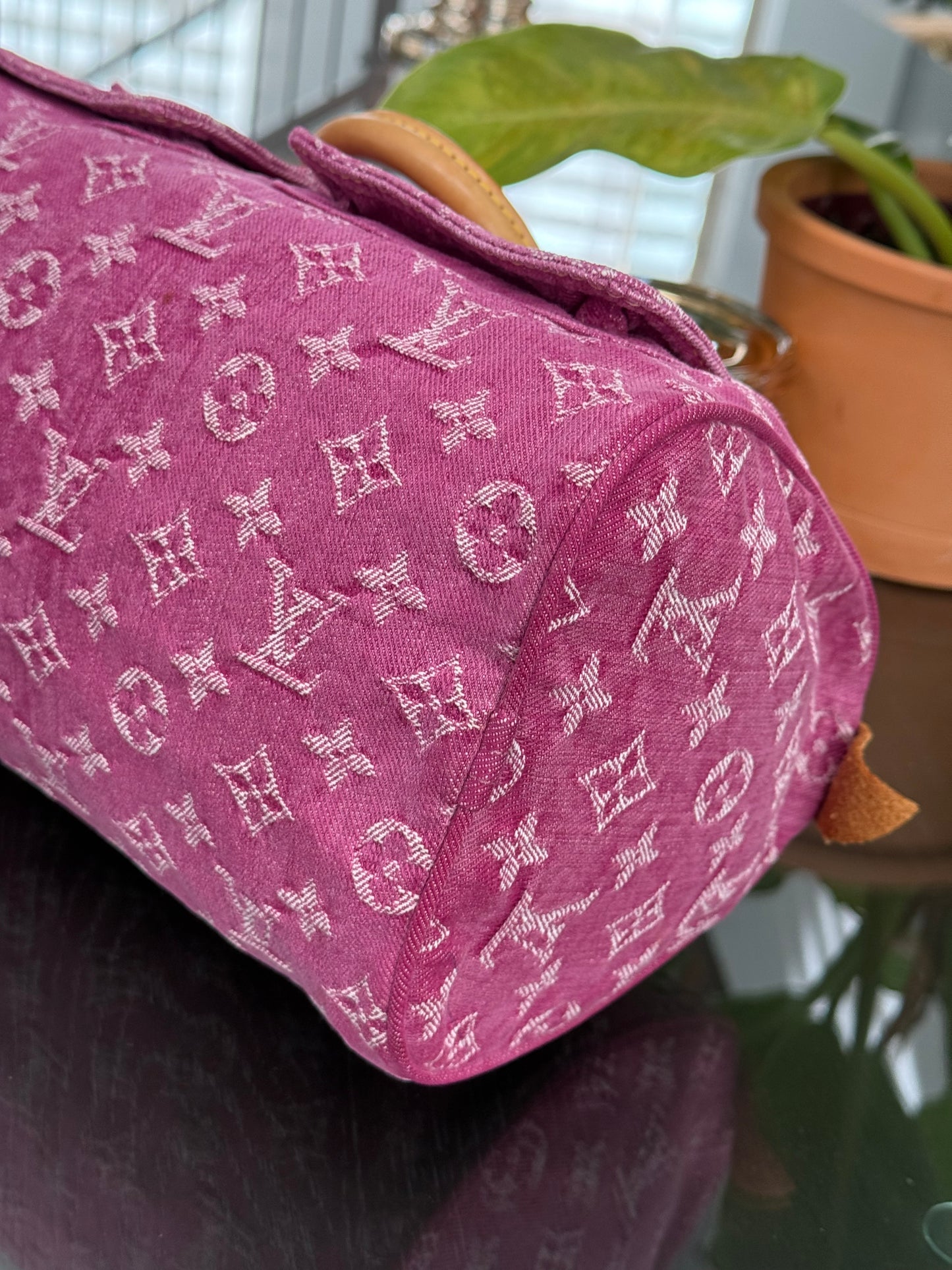 Neo Speedy Denim with Dustbag πΊπ
Year: 2006