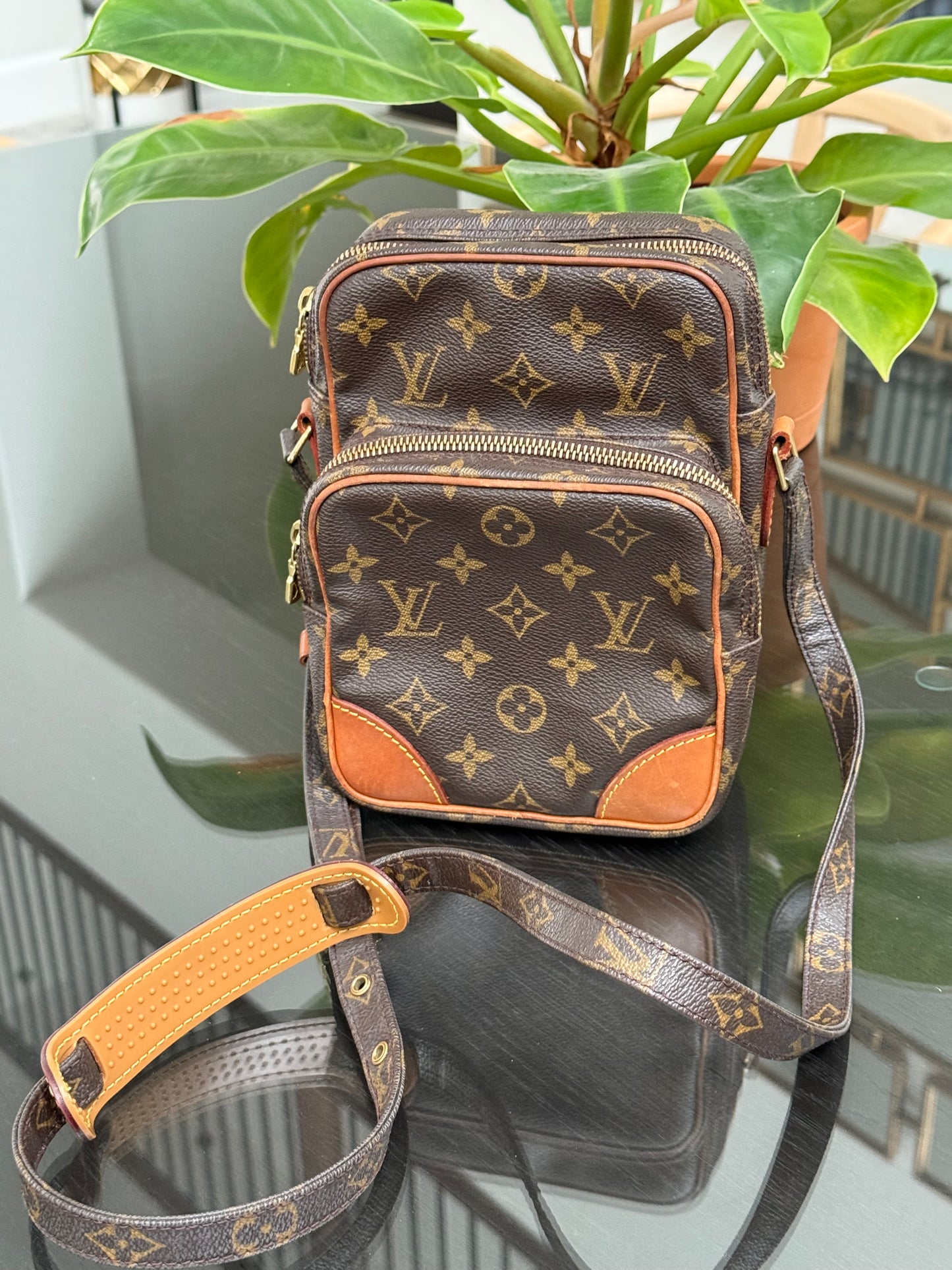 Amazon Crossbody Bag -Year: 1999