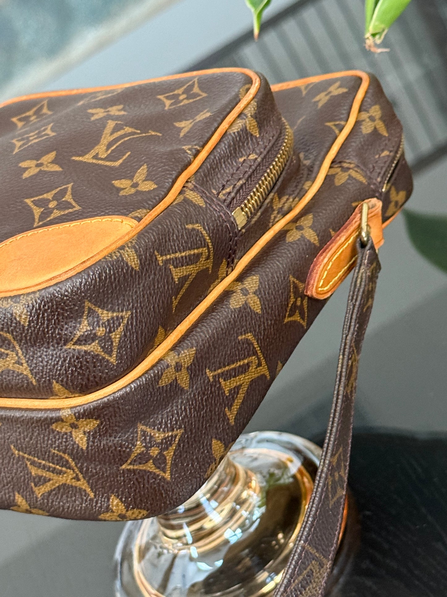Amazon Crossbody Bag
๐๏ธ Year: 2000