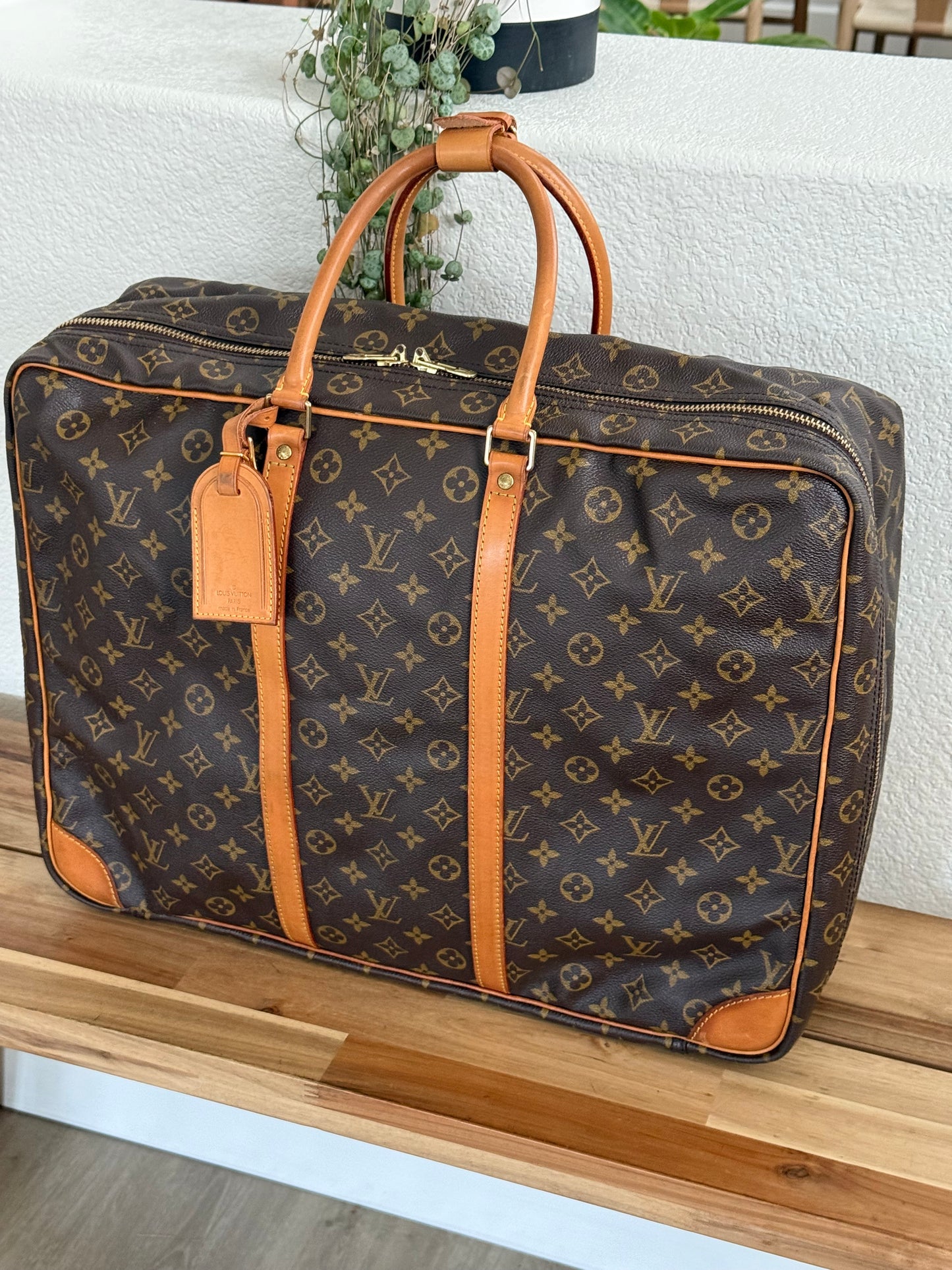 Sirius 50 Soft Suitcase Luggage - ๐
Year: 199