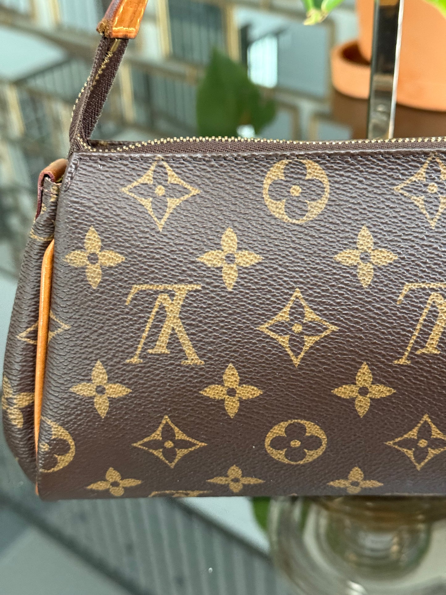 Eva Clutch with Dustbag- ๐๏ธ Year: 2015