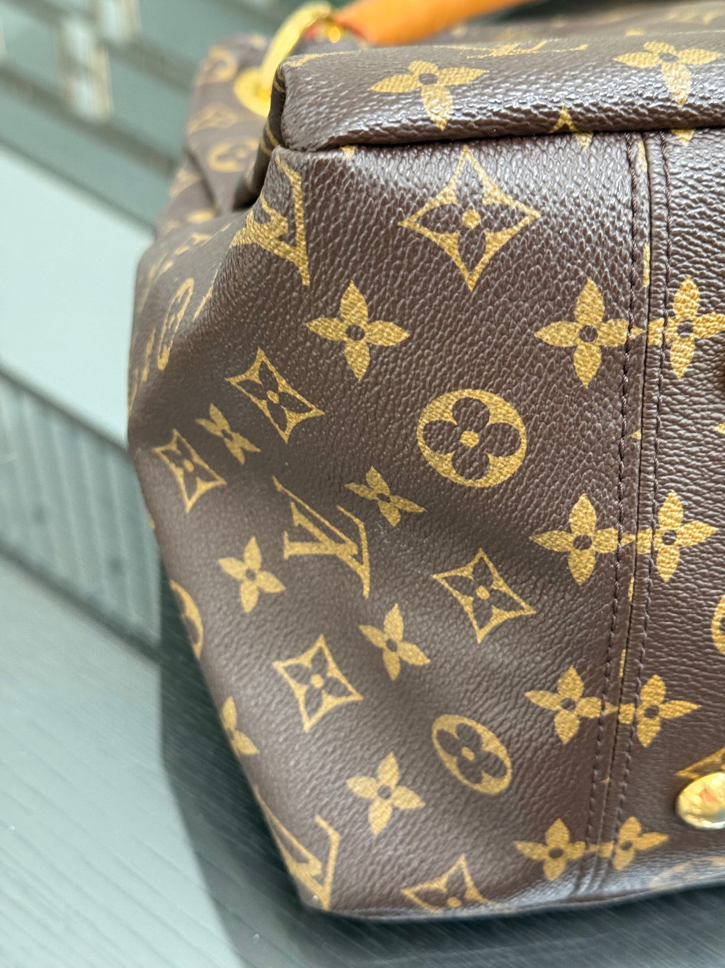 Artsy MM with Dustbag, Insert Organizer and twilly - ๐
Year: 2010