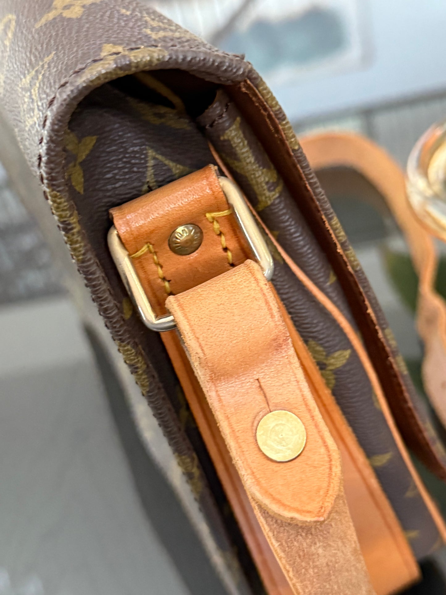 Cartouchiere GM Crossbody -🗓️ Year: 1982