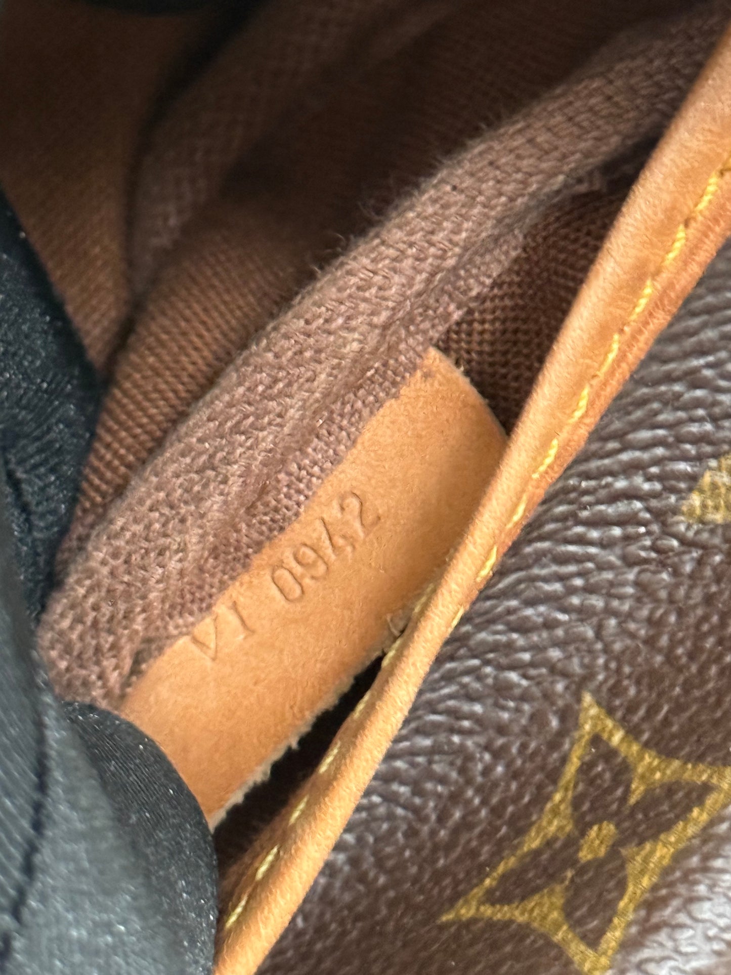 Saumur 30 Crossbody -๐๏ธ Year: 1992