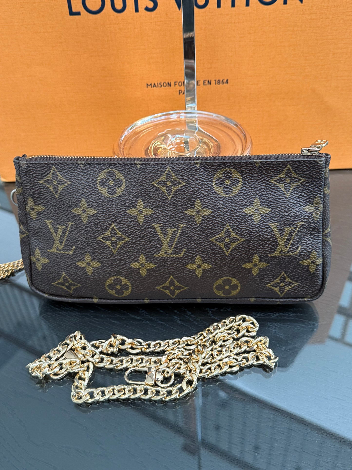 Sac Shopping Pouch with Generic Gold Strap