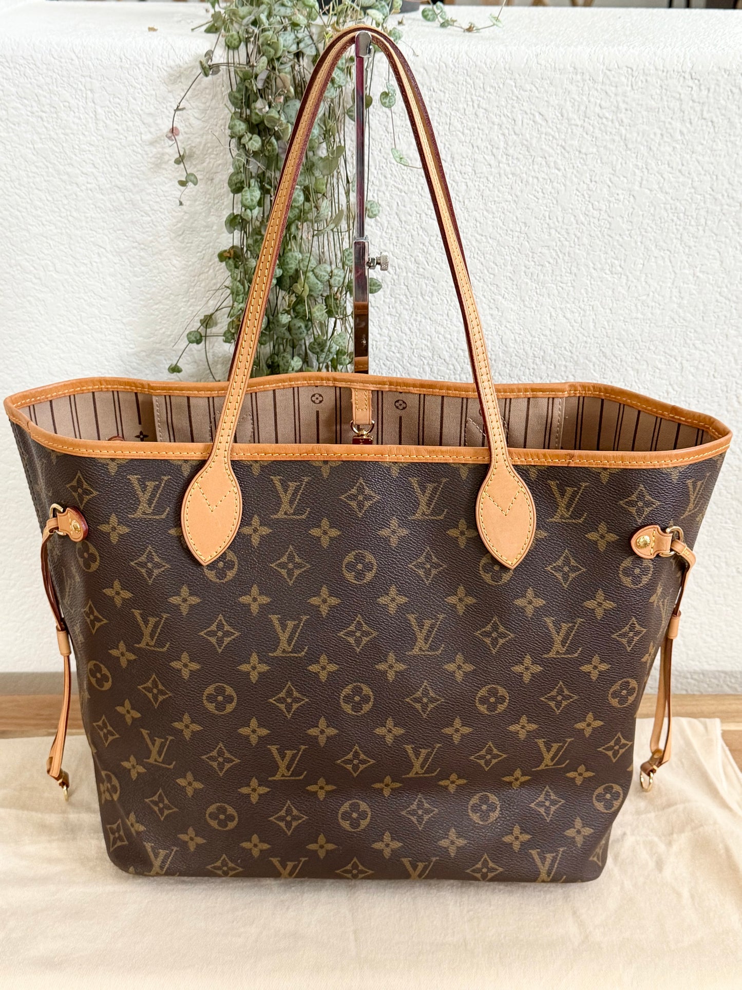 Neverfull MM with Dustbag and Insert Organizer -Year: 2012