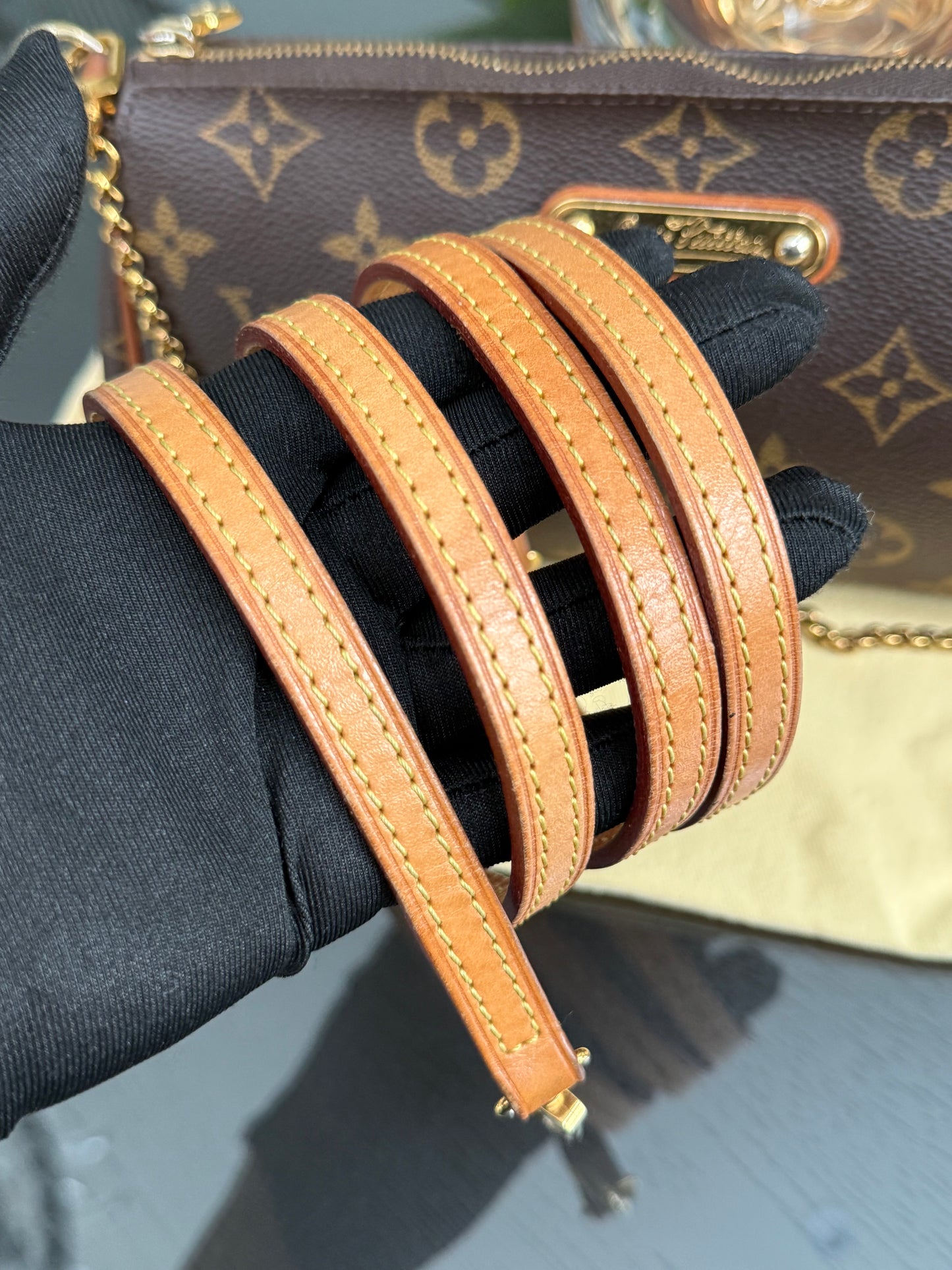 Eva Clutch Crossbody with Dustbag and Box🗓️ Year: 2015