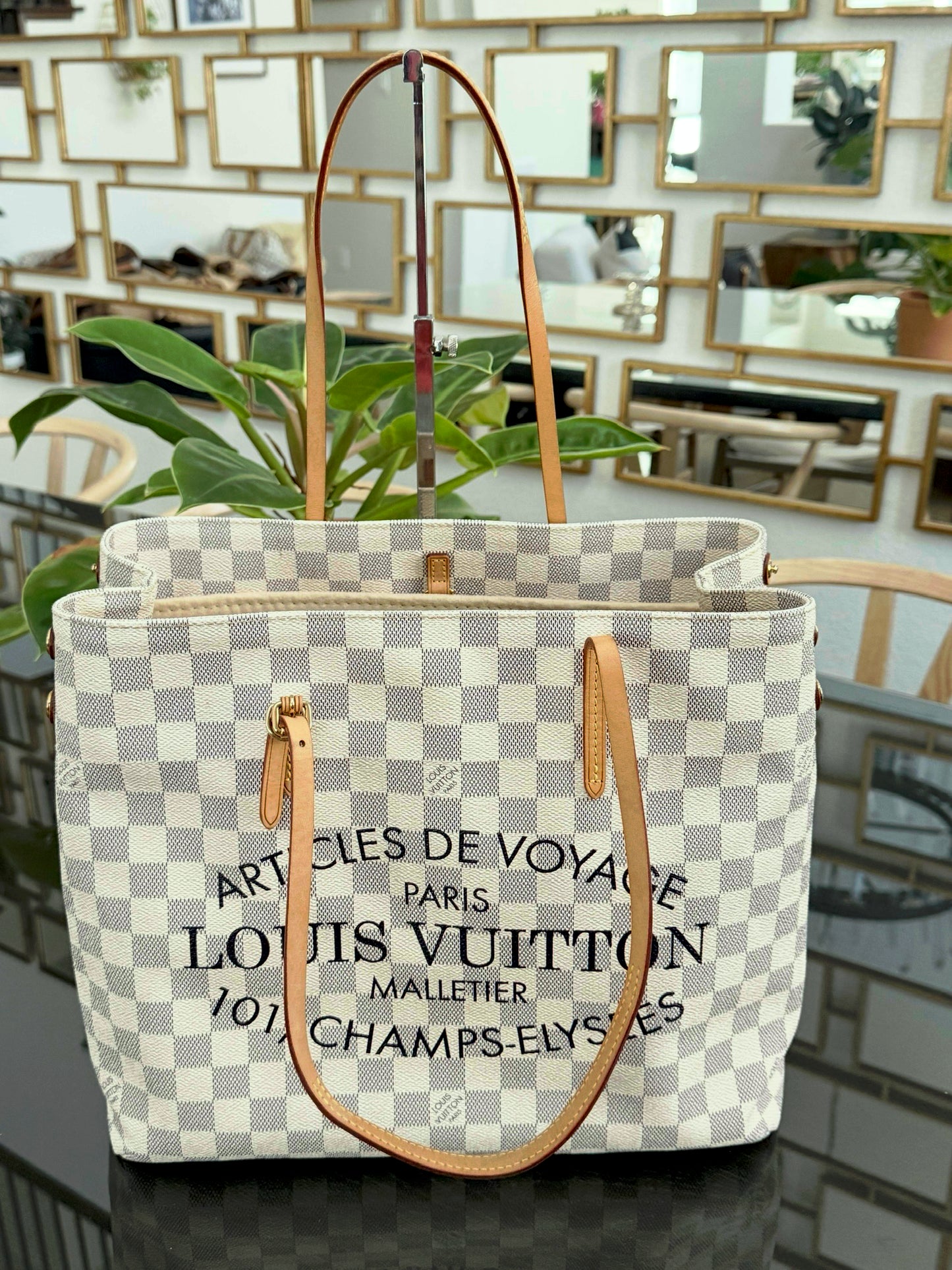 Cabas Adventure Tote MM Azur with Dustbag and Insert Organizer
🗓️ Year: 2014