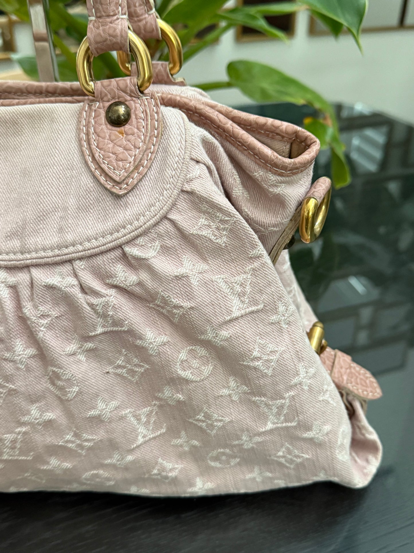 Denim Neo Cabby MM in Rose Pink 🗓️ Year: 2009