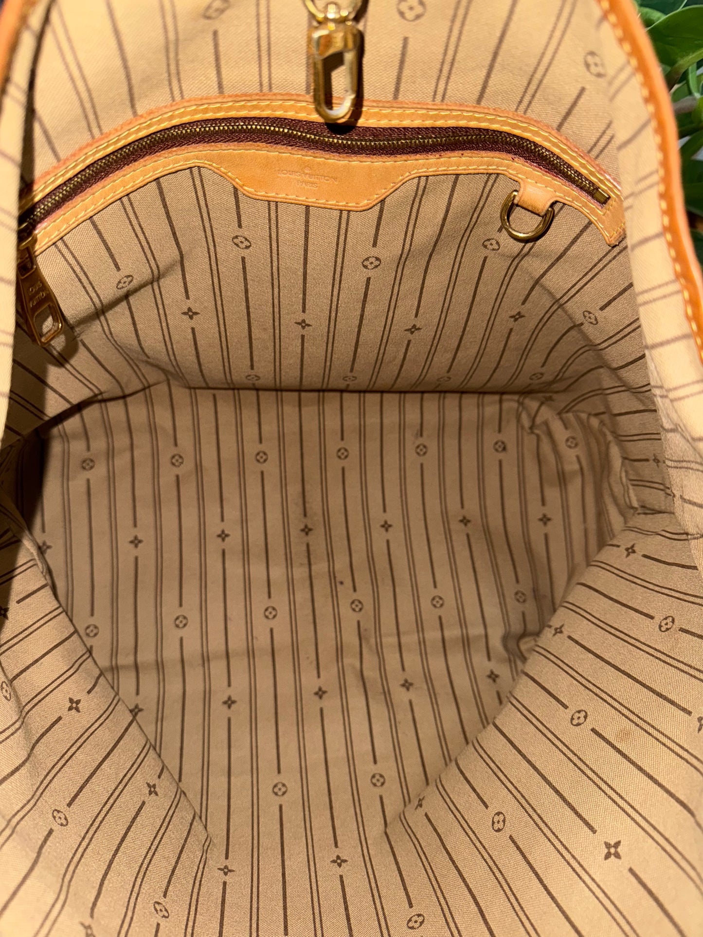 Delightful MM with Dustbag and Insert organizer π
Year: 2011