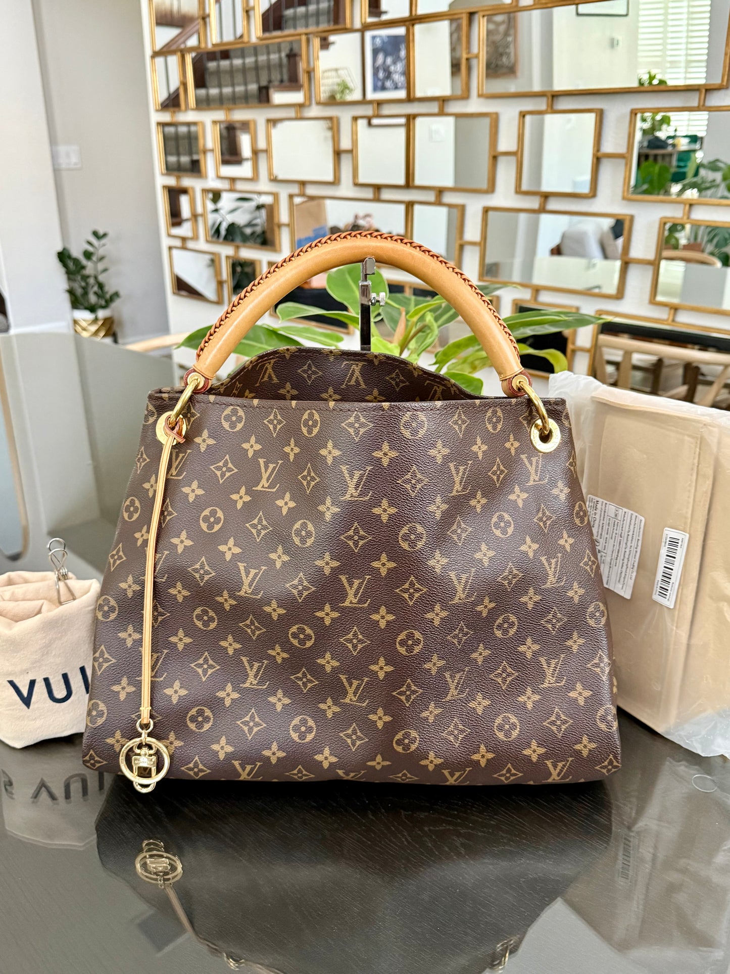 Artsy MM with Dustbag and Insert Organizer - ๐
Year: 2010