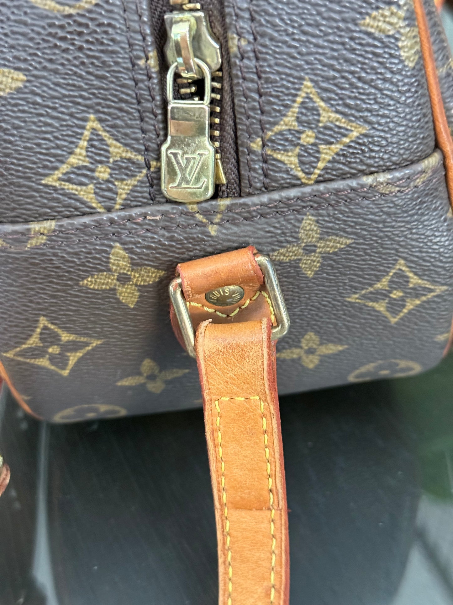 Blois Crossbody -🗓️ Year: 2002