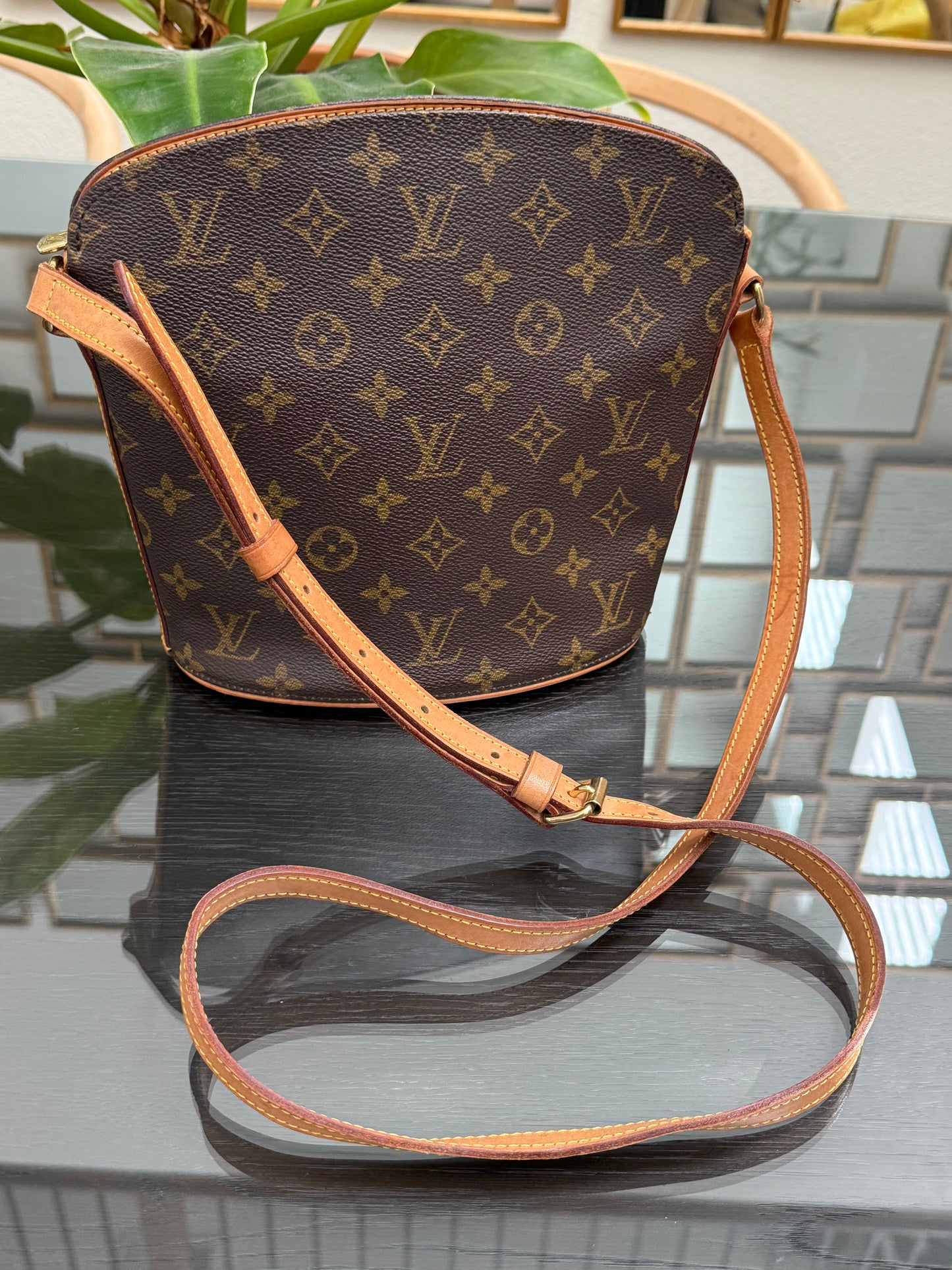 Drouot Crossbody
π
Year: 1996